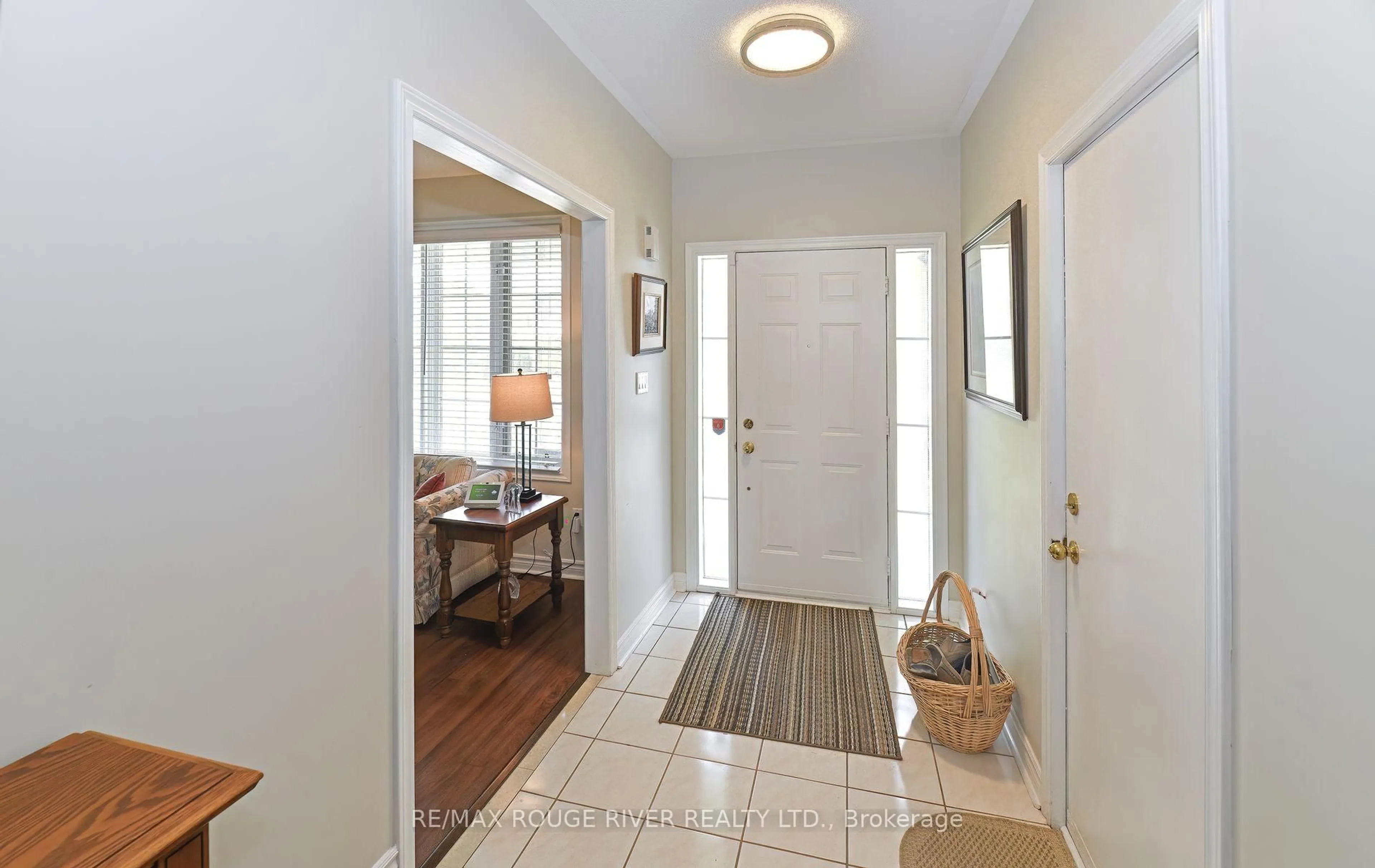 Indoor entryway for 48 Enzo Cres, Uxbridge Ontario L9P 1M1
