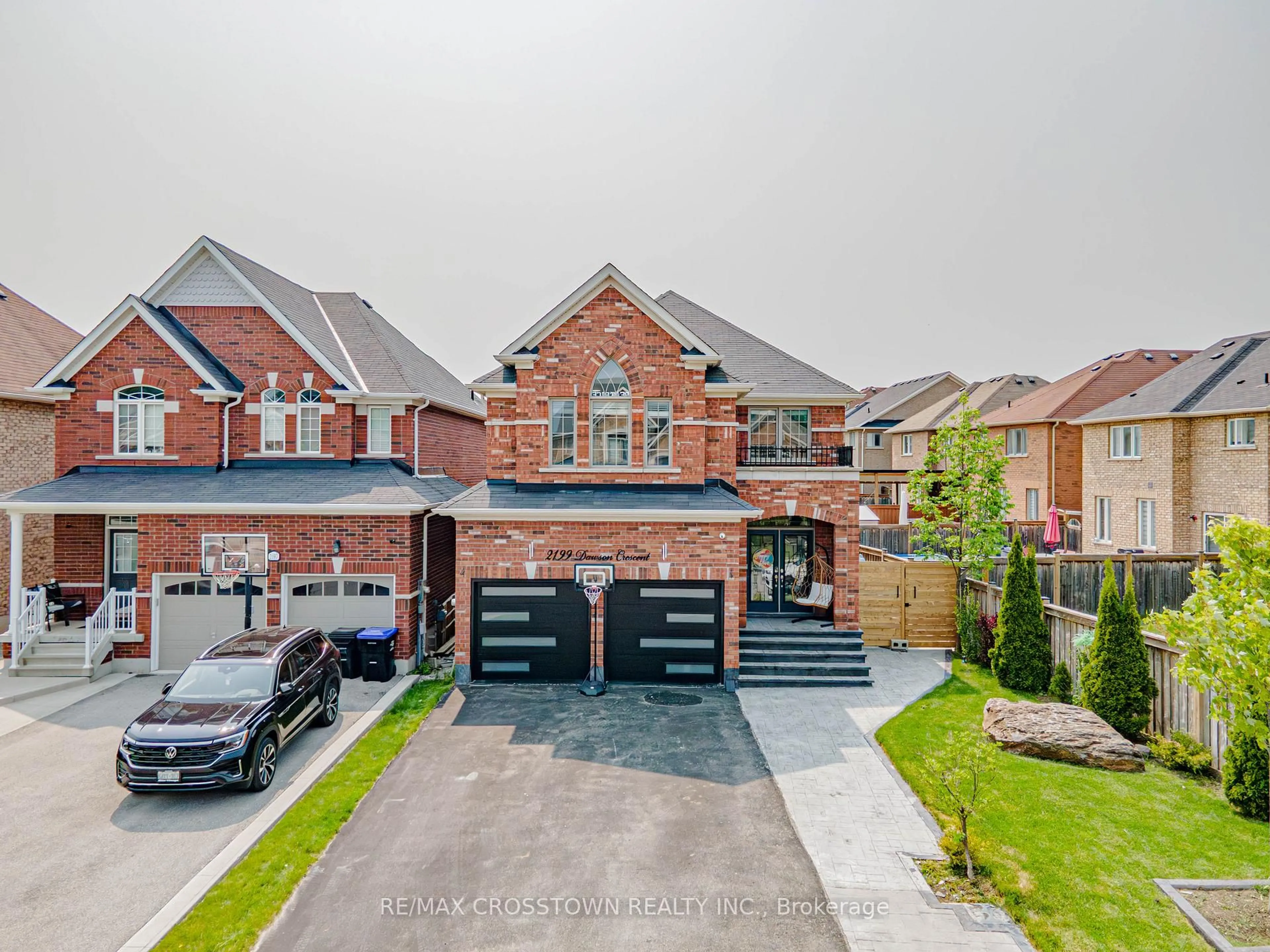 Home with brick exterior material, street for 2199 Dawson Cres, Innisfil Ontario L9S 0G9