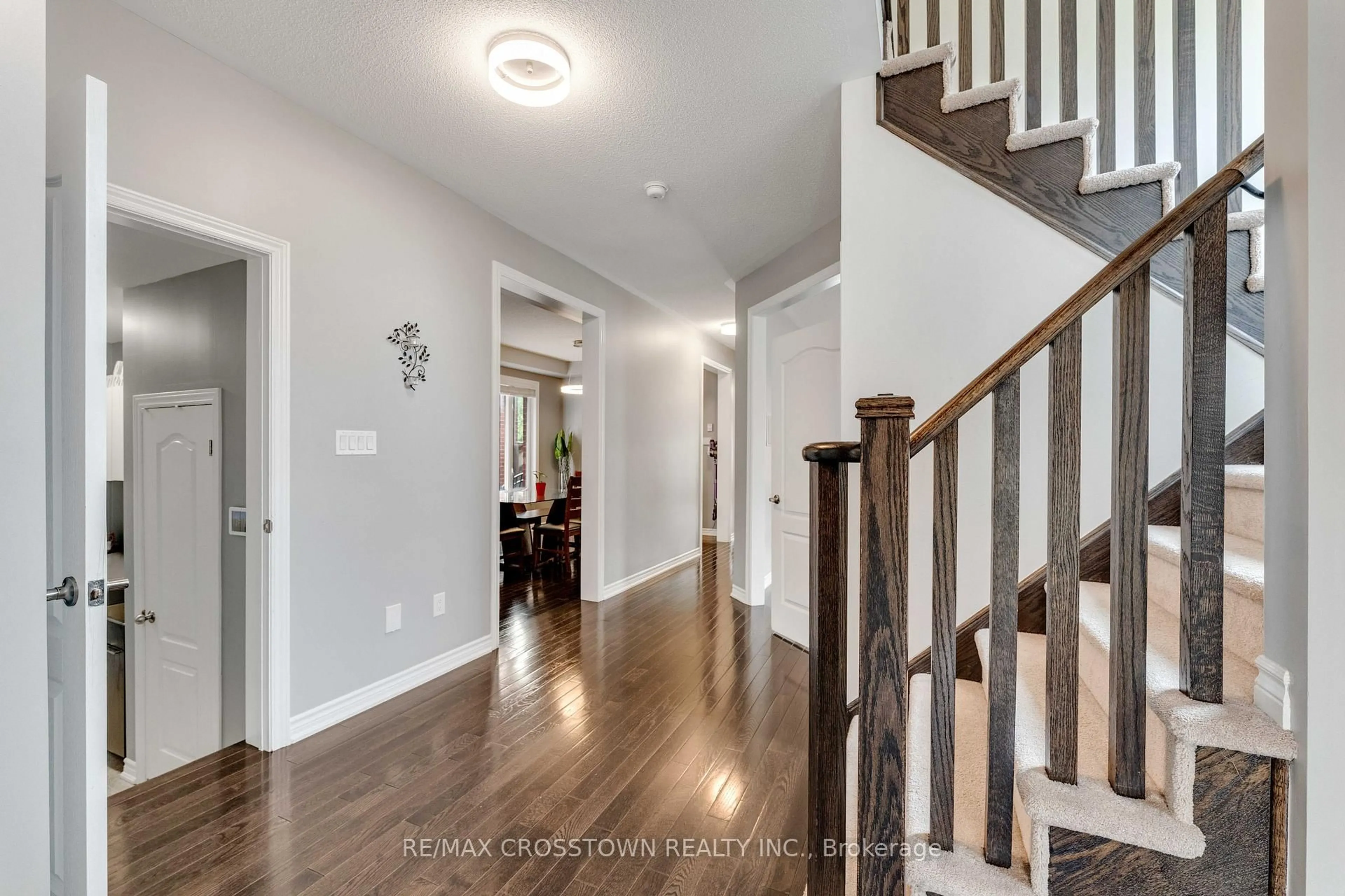 Indoor entryway for 2199 Dawson Cres, Innisfil Ontario L9S 0G9