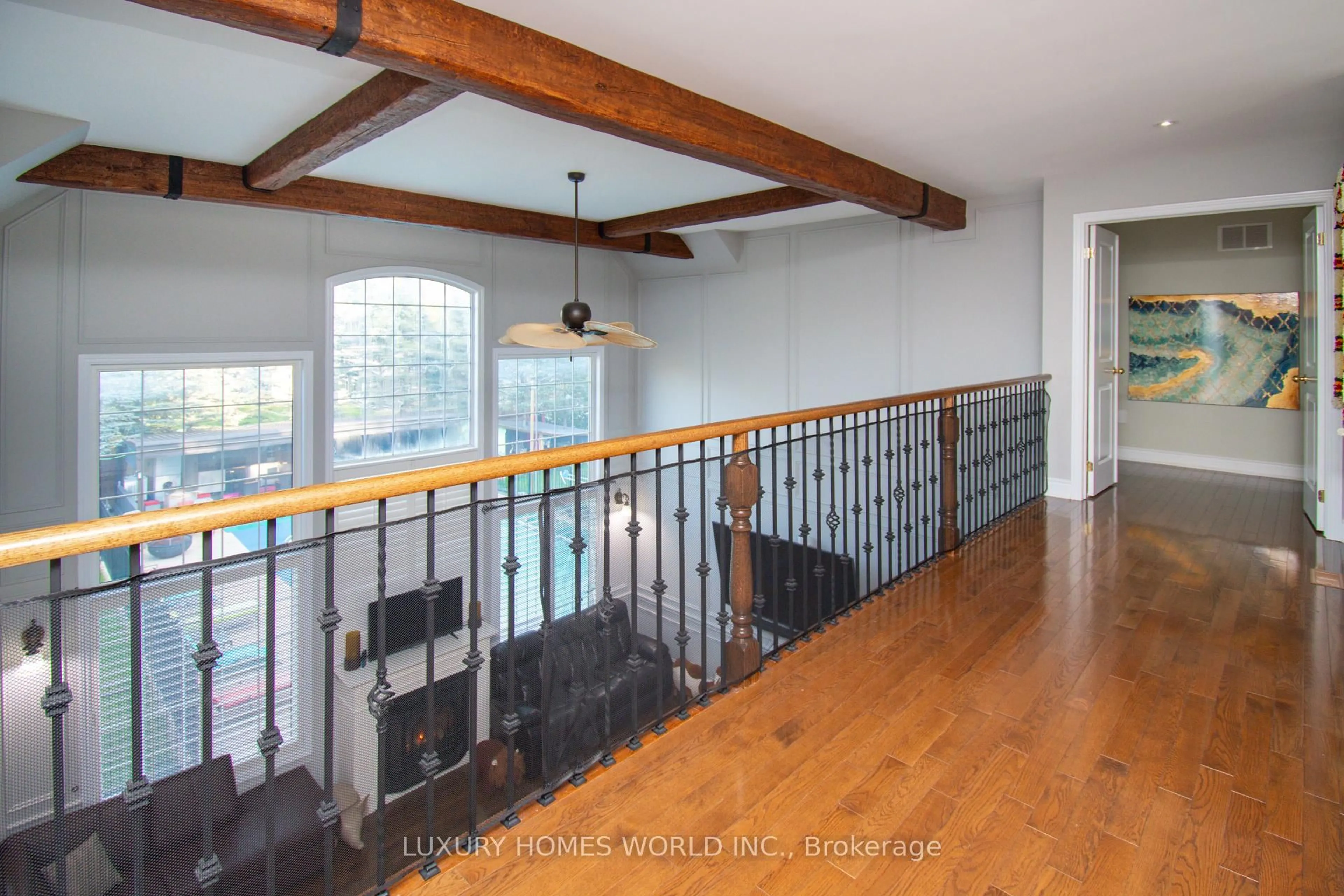 Indoor foyer for 3965 Algoma Ave, Innisfil Ontario L9S 2M1