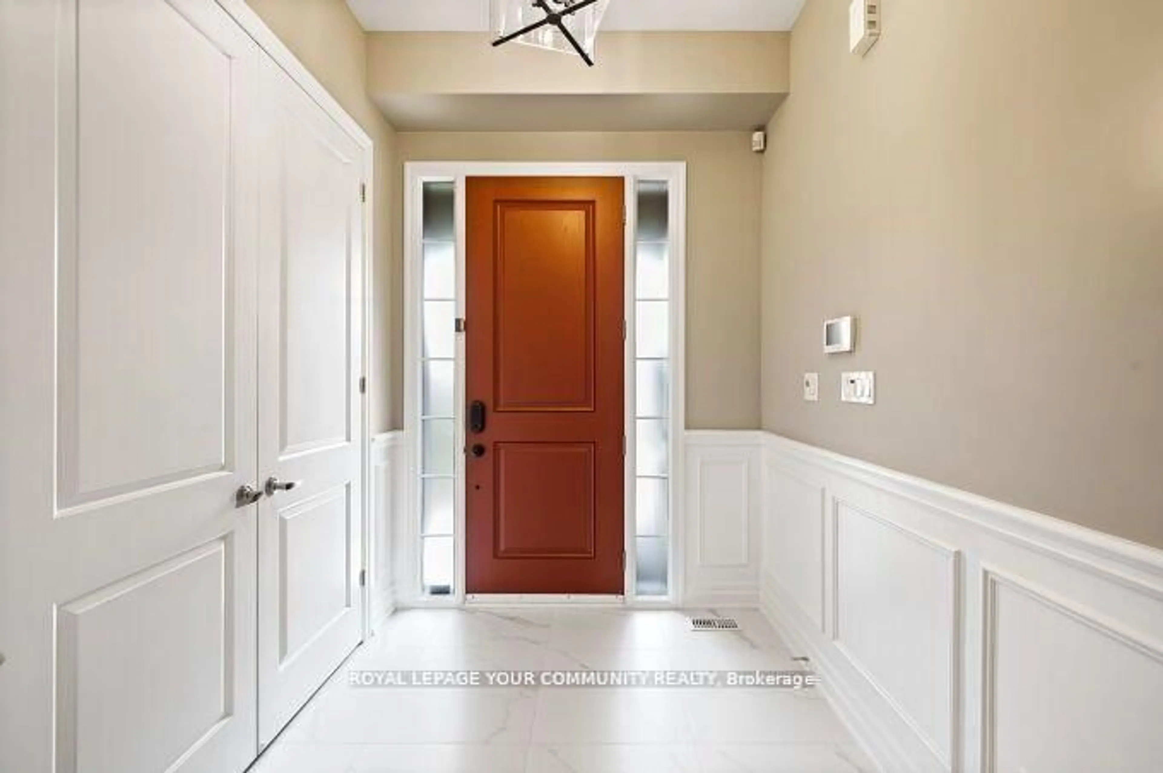 Indoor entryway for 14 Robert Berry Cres, King Ontario L7B 0M4