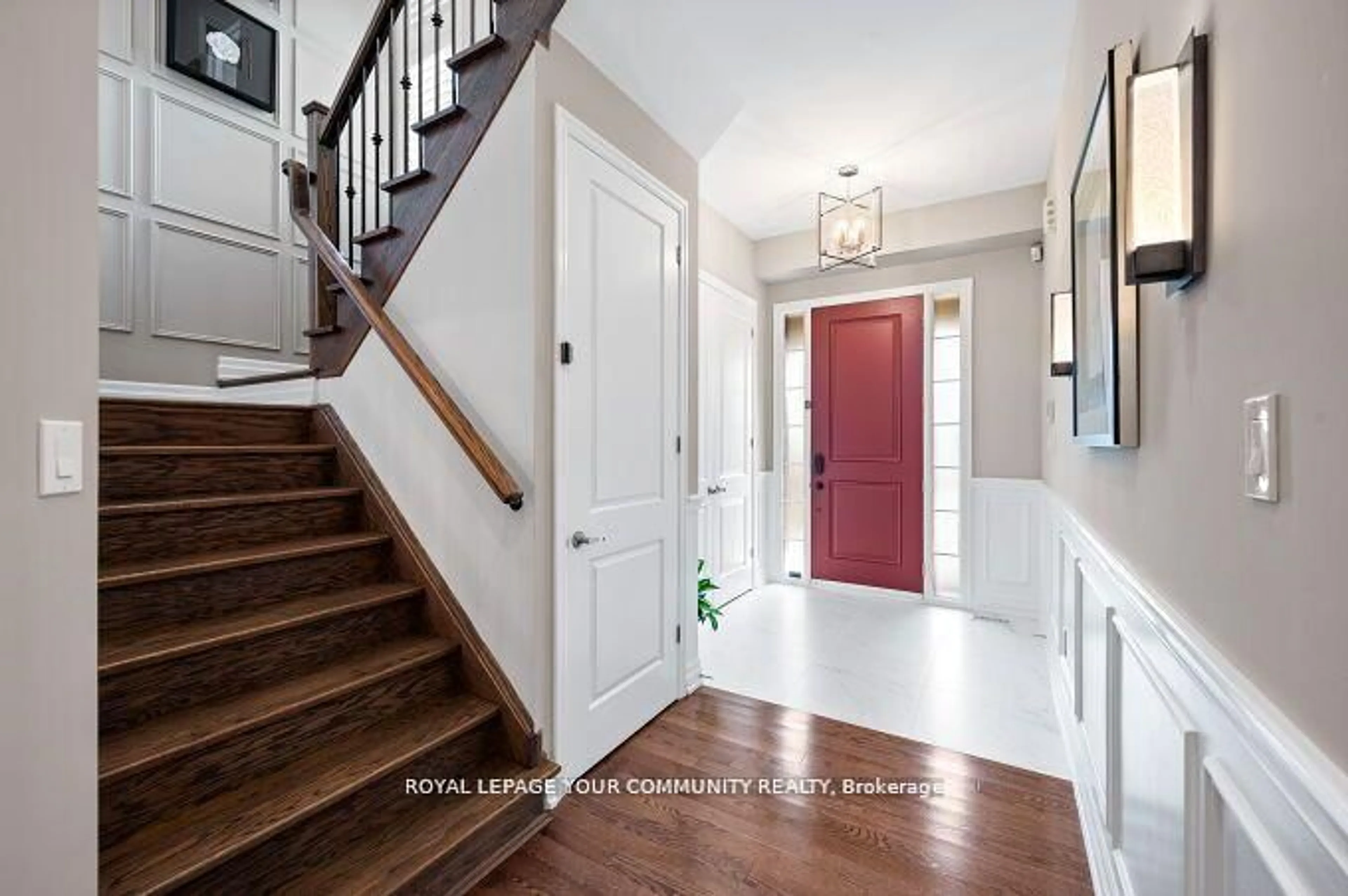 Indoor entryway for 14 Robert Berry Cres, King Ontario L7B 0M4