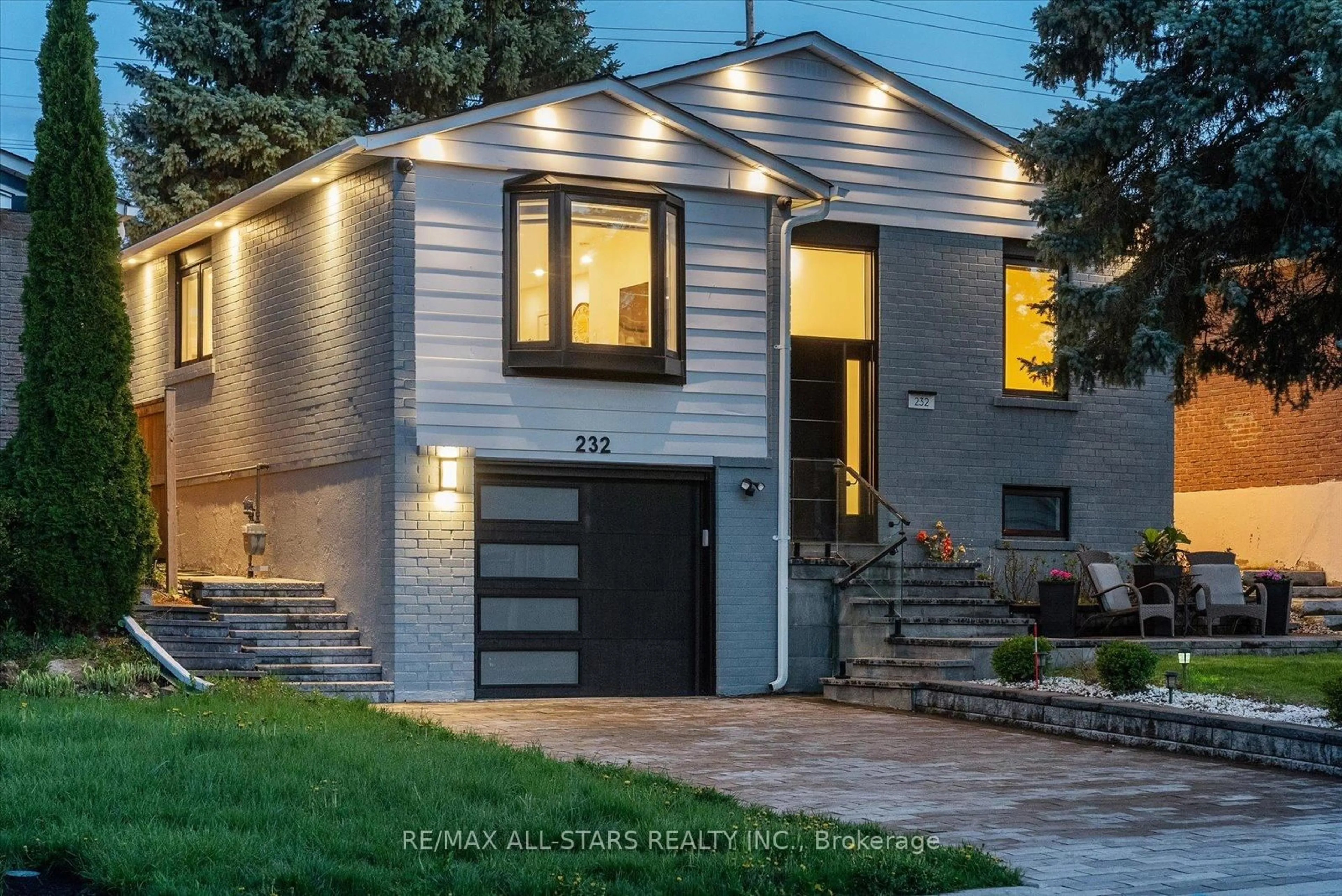 Home with brick exterior material, street for 232 Currey Cres, Newmarket Ontario L3Y 5M9