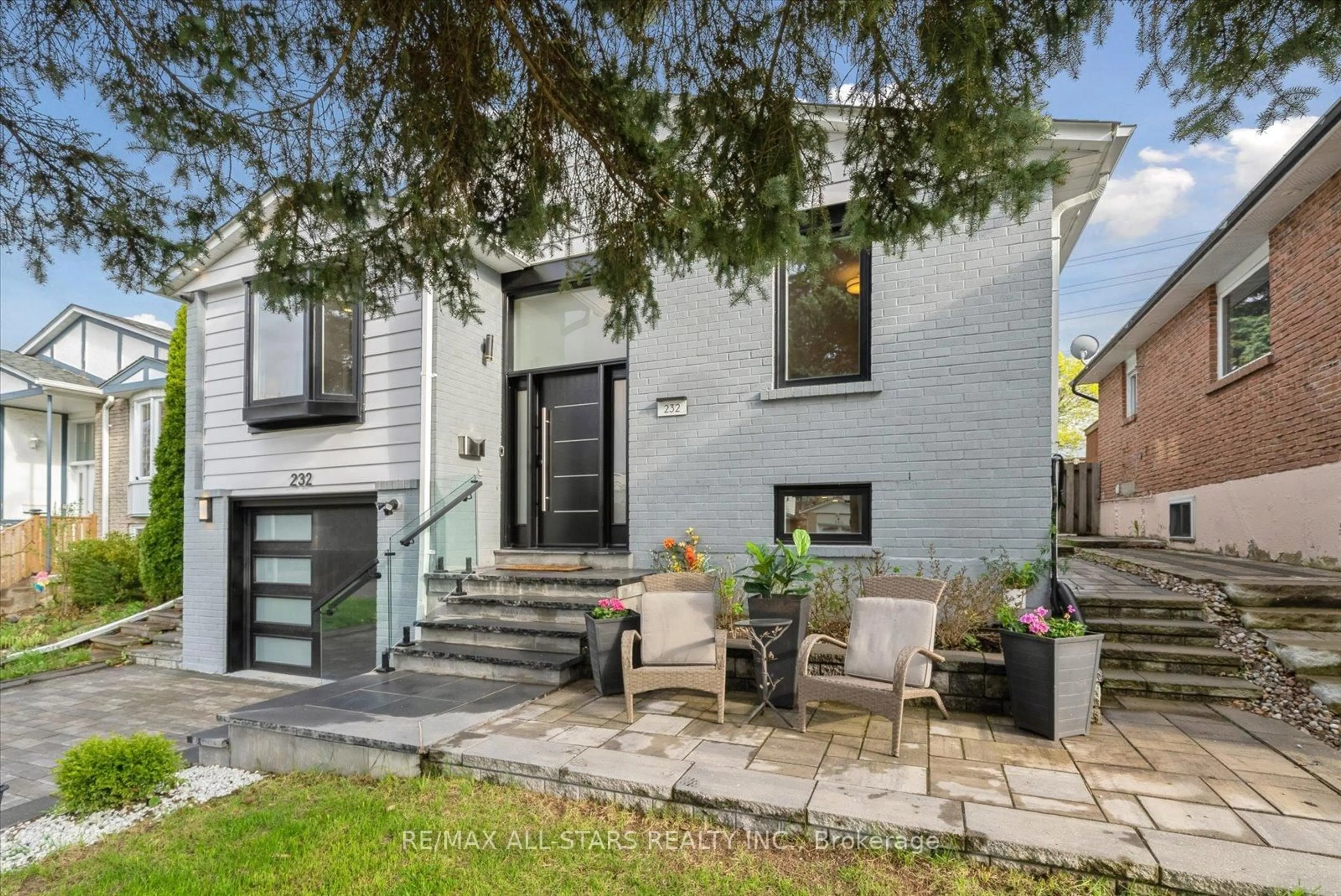 Home with brick exterior material, street for 232 Currey Cres, Newmarket Ontario L3Y 5M9