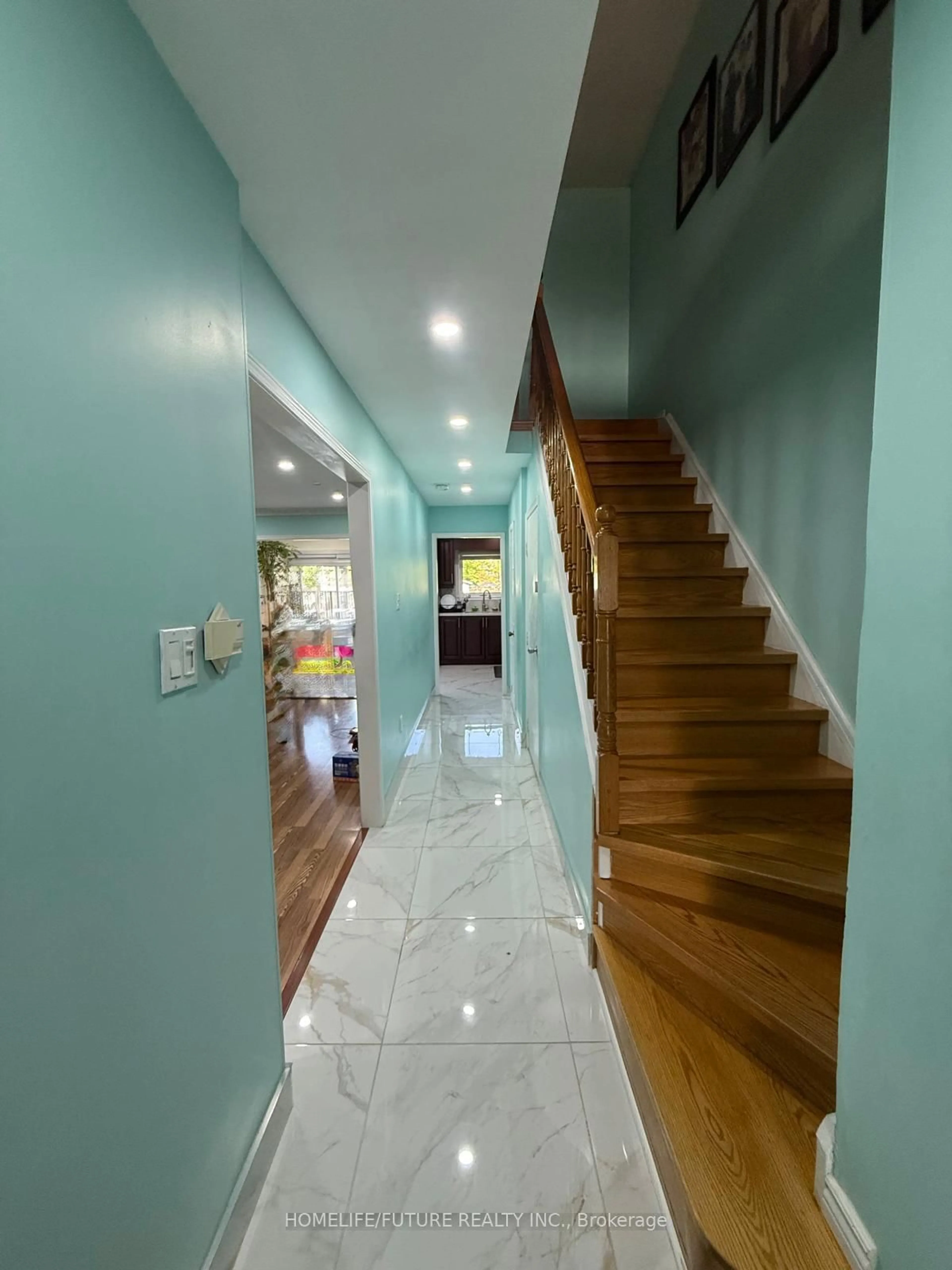 Indoor foyer for 85 Stather Cres, Markham Ontario L3S 2X5