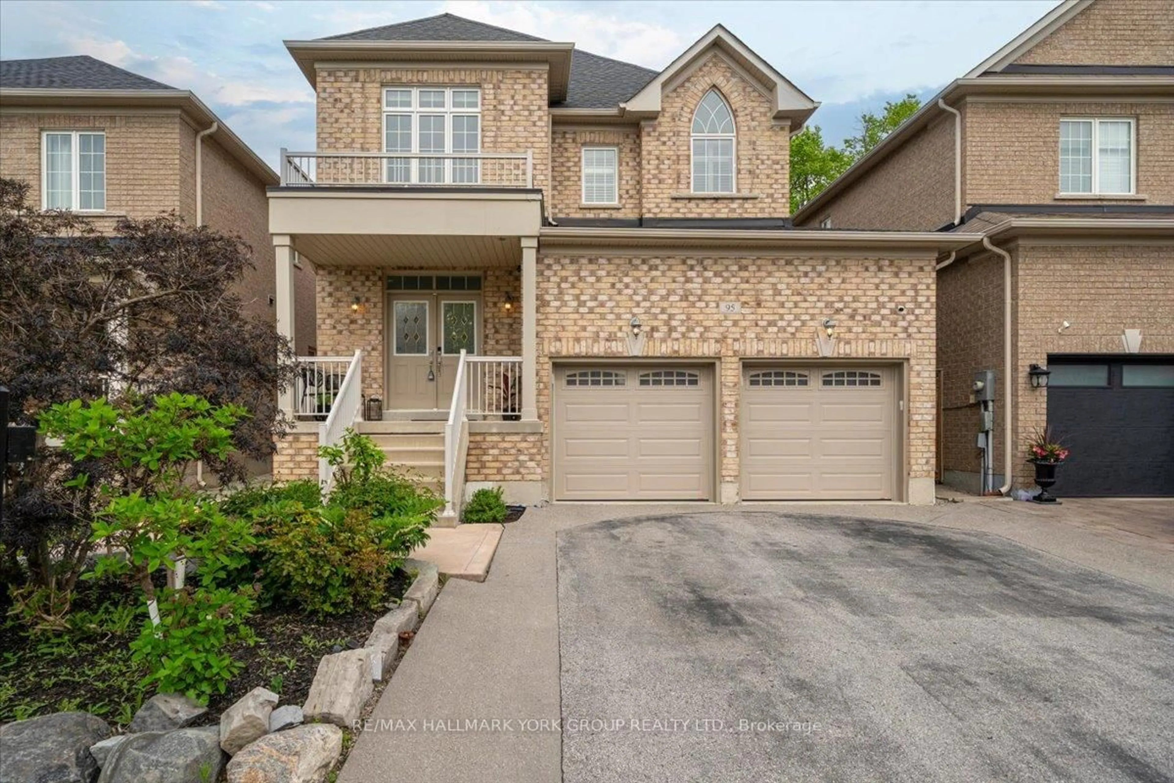 Home with brick exterior material, street for 95 Chelsea Cres, Bradford West Gwillimbury Ontario L3Z 0J7