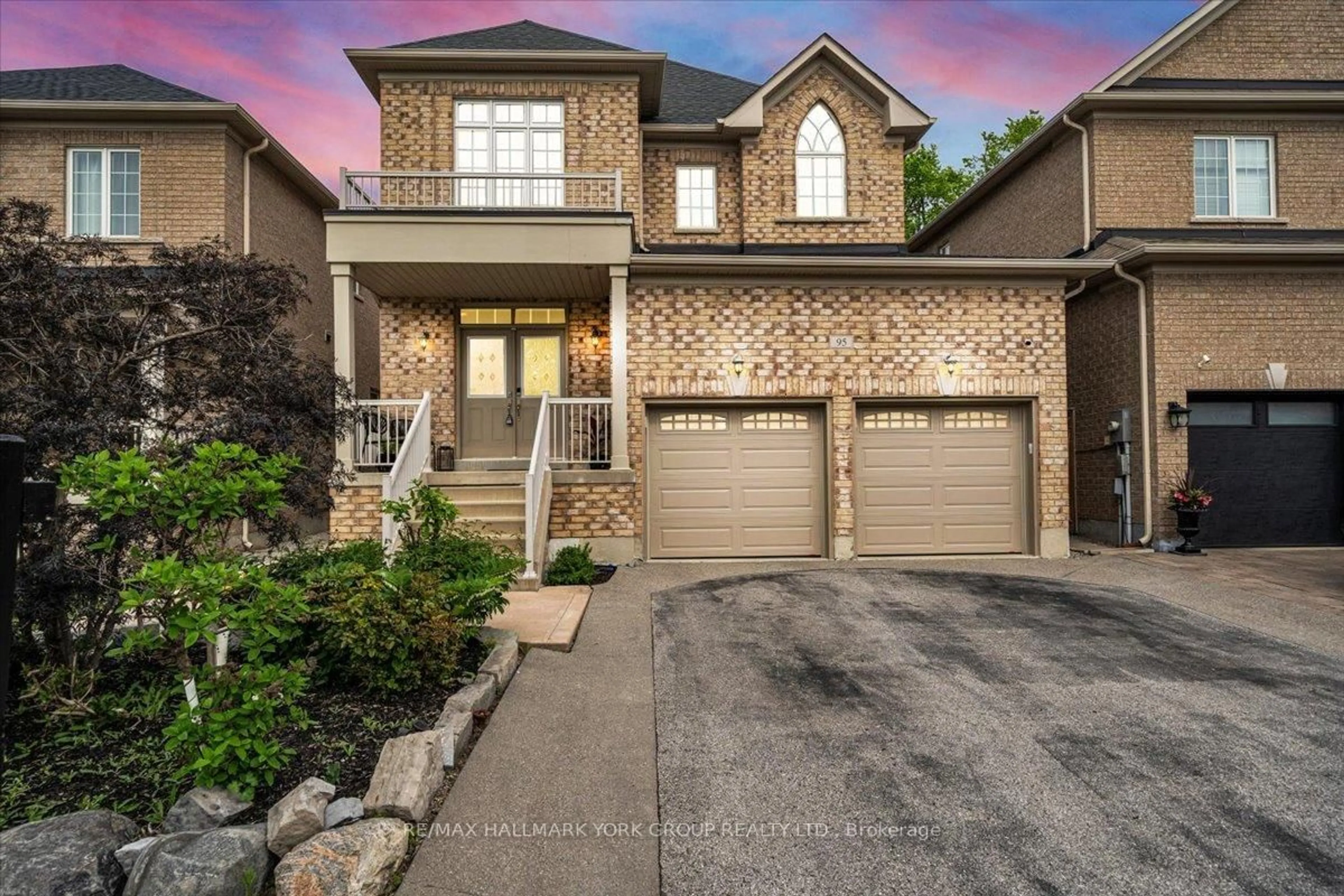 Home with brick exterior material, street for 95 Chelsea Cres, Bradford West Gwillimbury Ontario L3Z 0J7