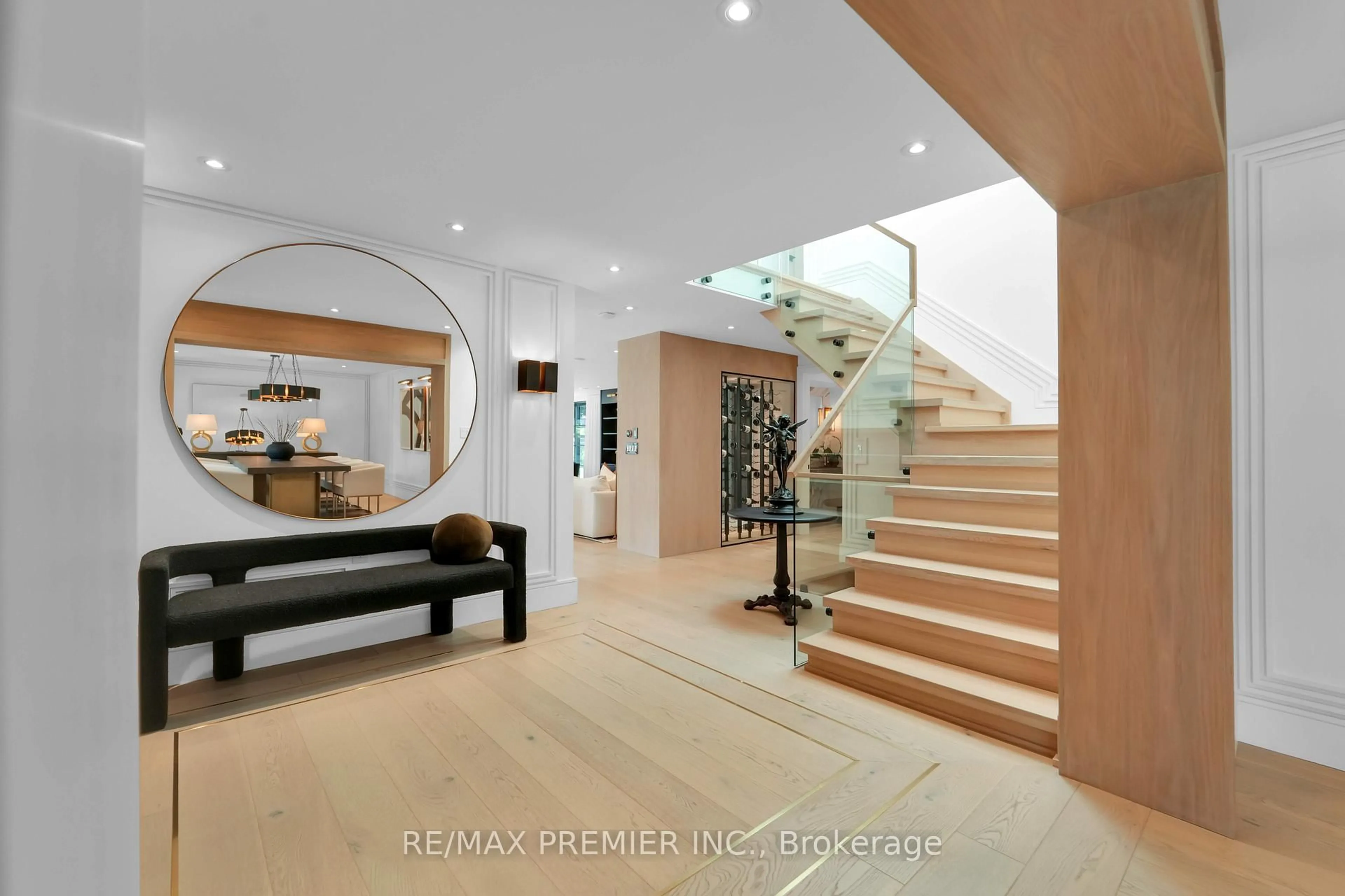 Indoor foyer for 54 Kiloran Ave, Vaughan Ontario L4L 3S9