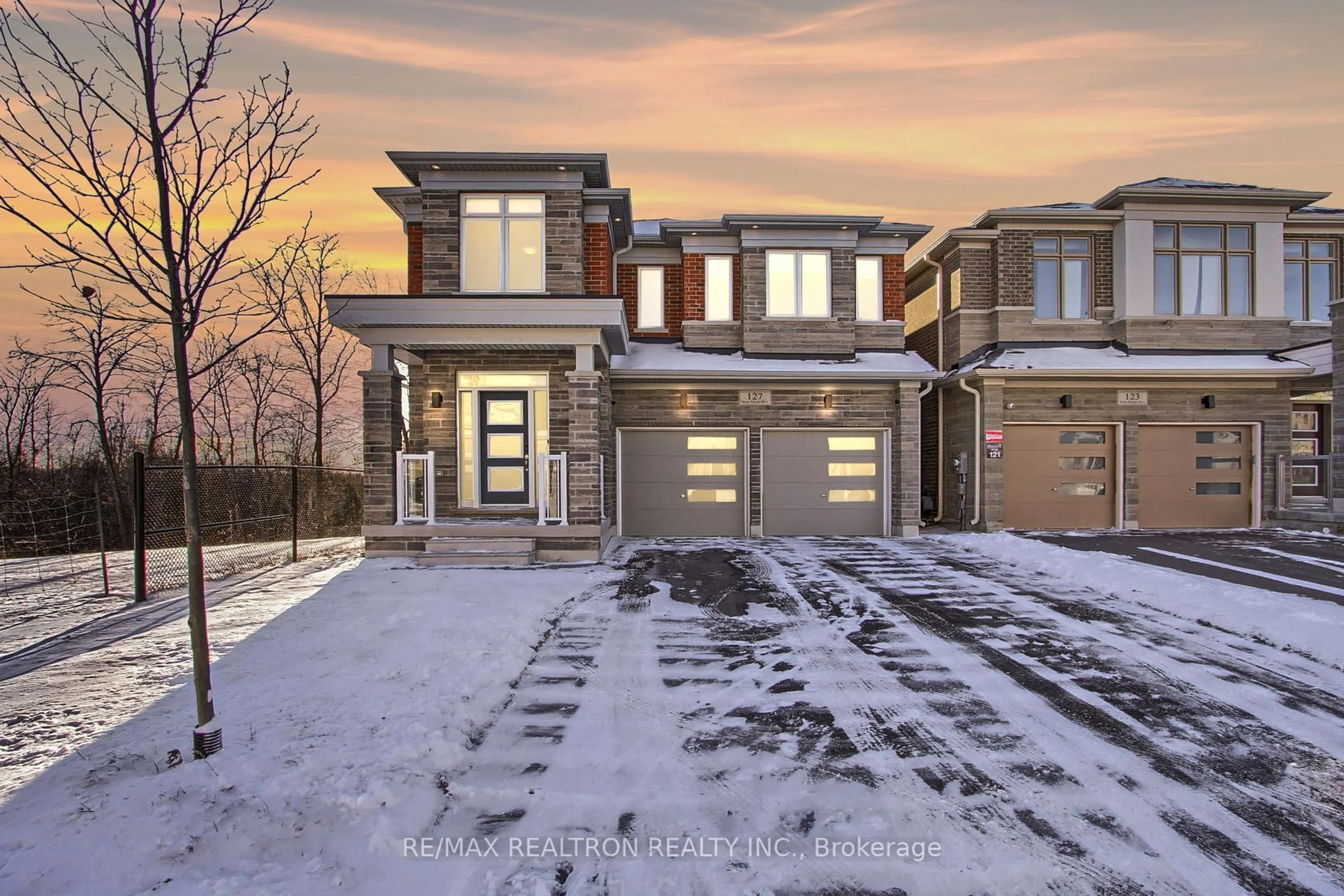 Home with brick exterior material, street for 127 Steam Whistle Dr, Whitchurch-Stouffville Ontario L4A 4X5