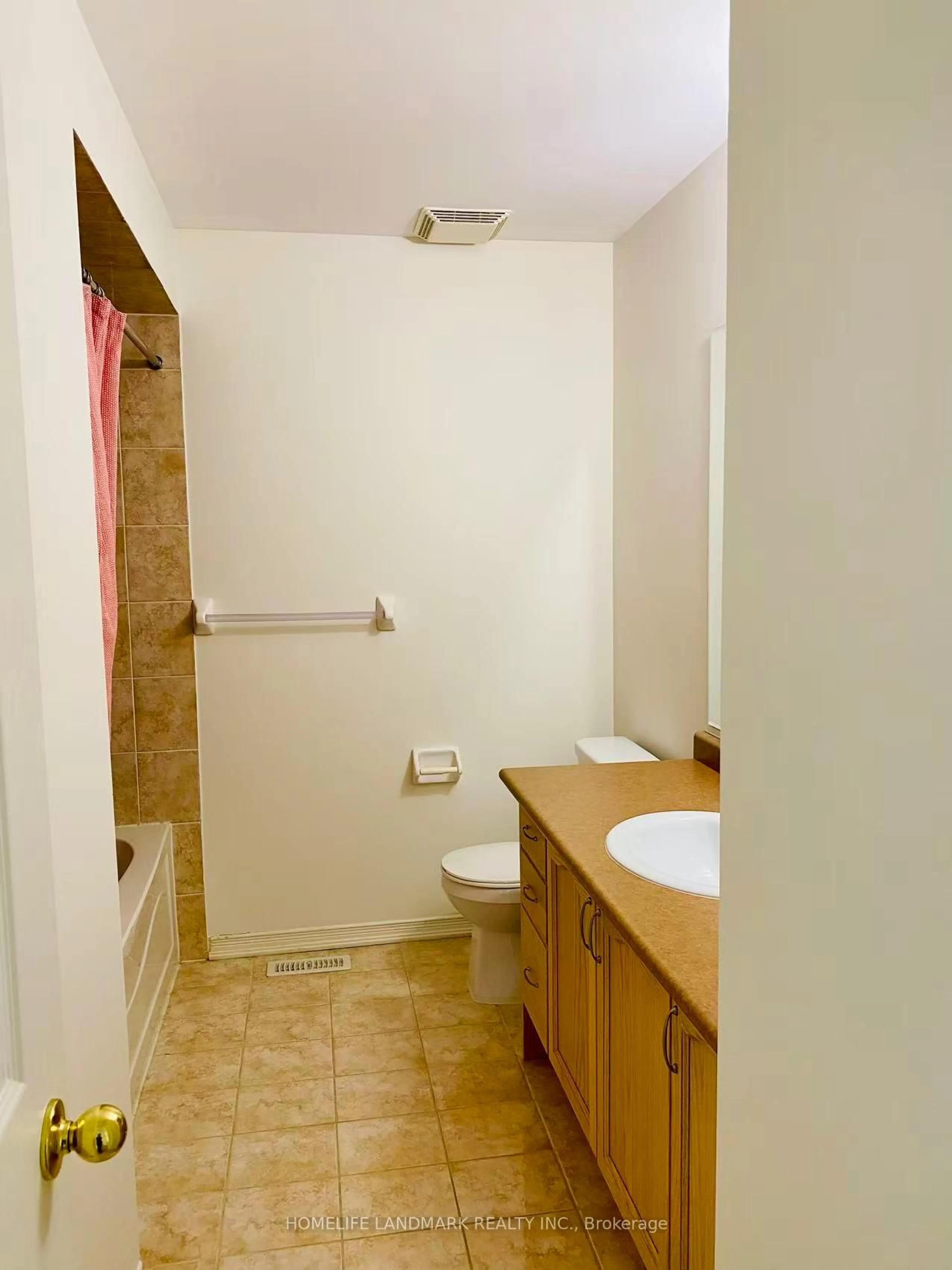 Standard bathroom, floor is not visible for 34 Wallwark St, Aurora Ontario L4G 0J2