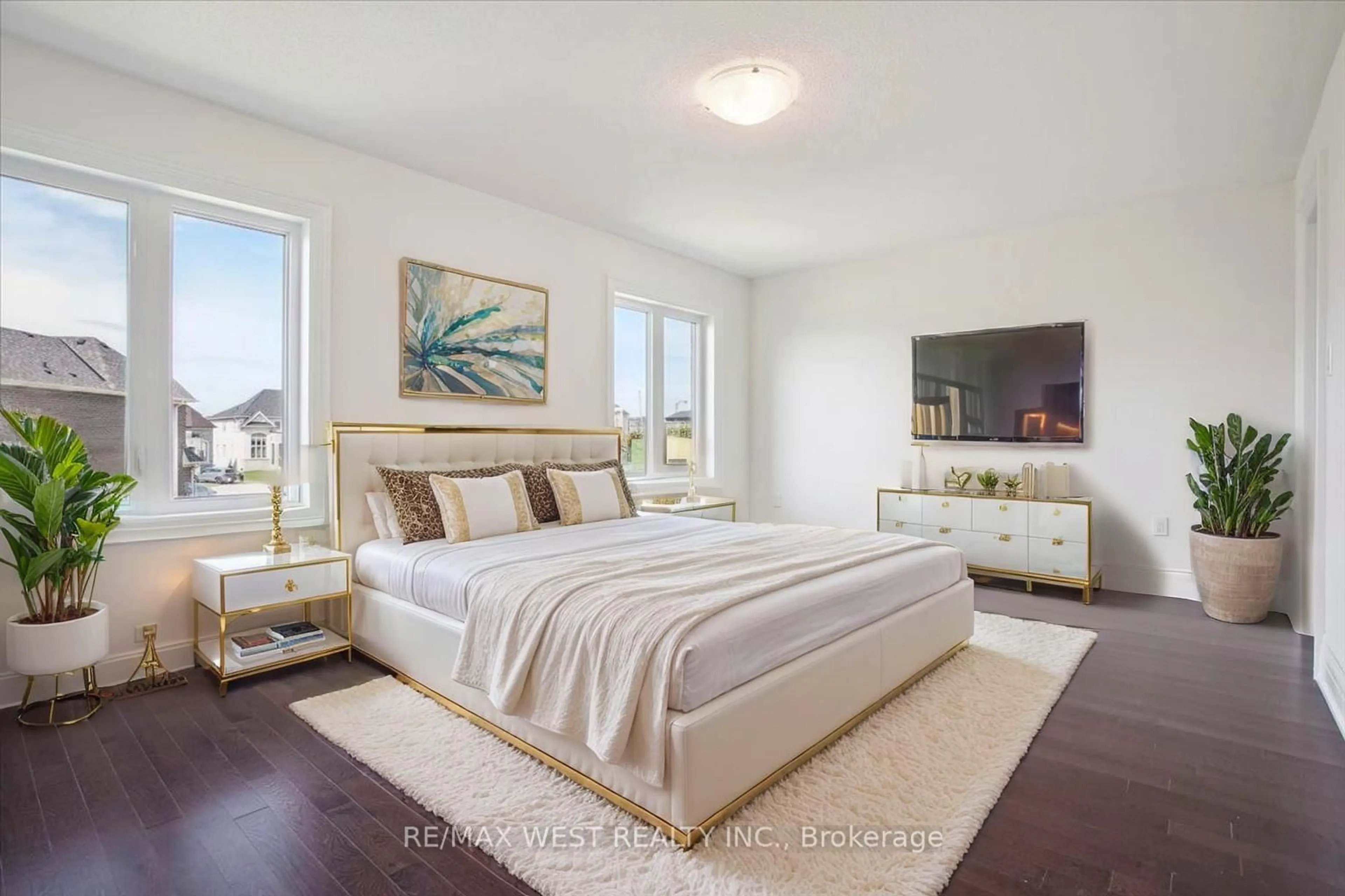 Bedroom with bed, unknown for 49 Deepwood Cres, East Gwillimbury Ontario L9N 0P8