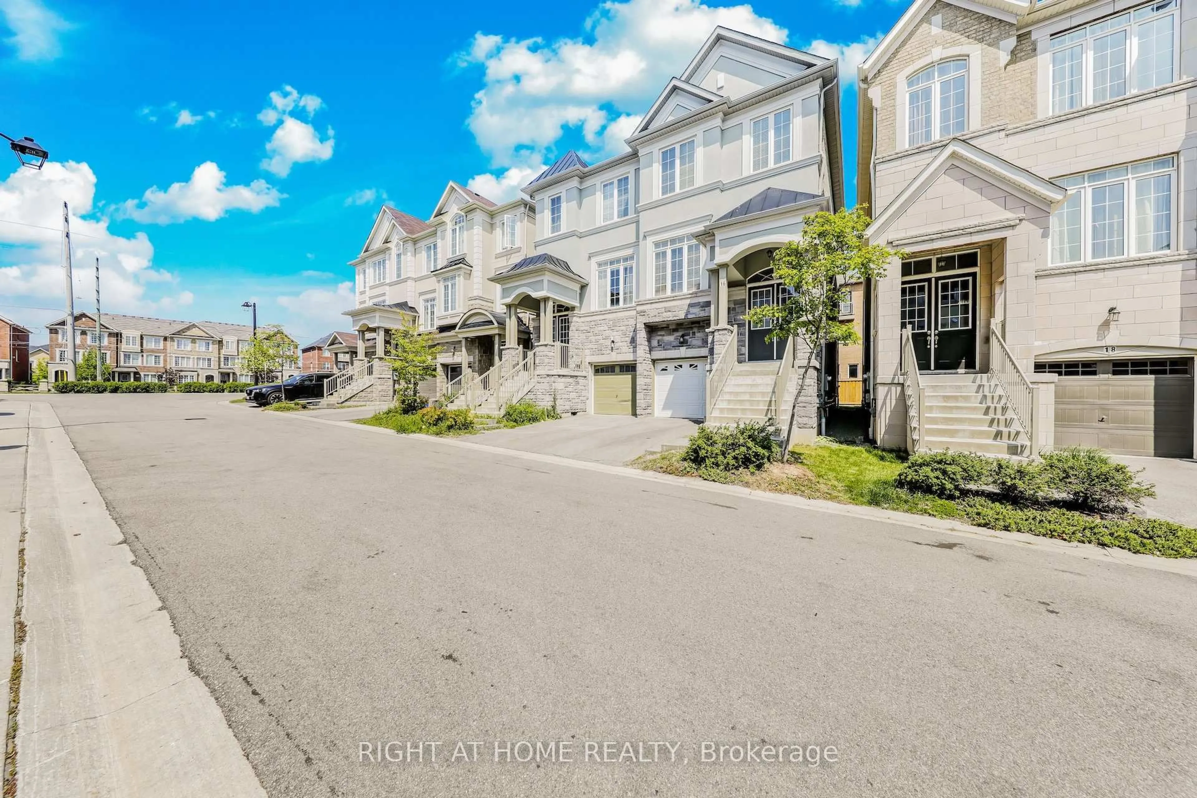 A pic from outside/outdoor area/front of a property/back of a property/a pic from drone, street for 16 Lasalle Lane, Richmond Hill Ontario L4C 7V6