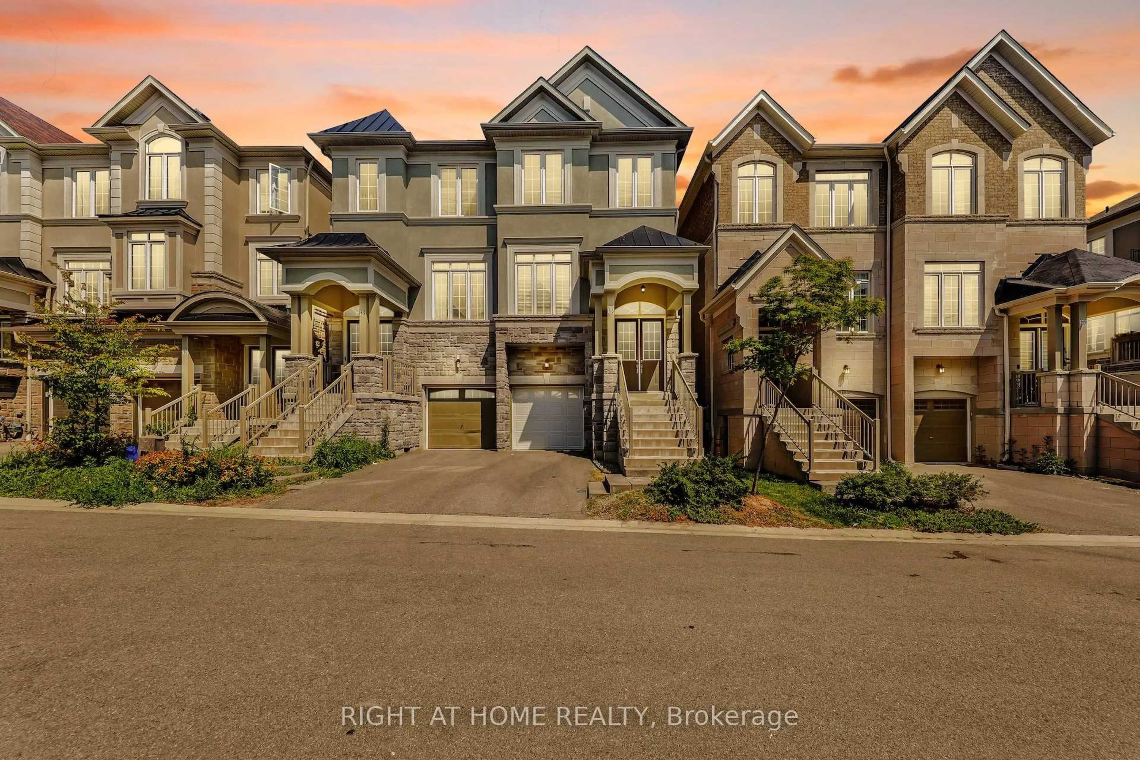 A pic from outside/outdoor area/front of a property/back of a property/a pic from drone, street for 16 Lasalle Lane, Richmond Hill Ontario L4C 7V6
