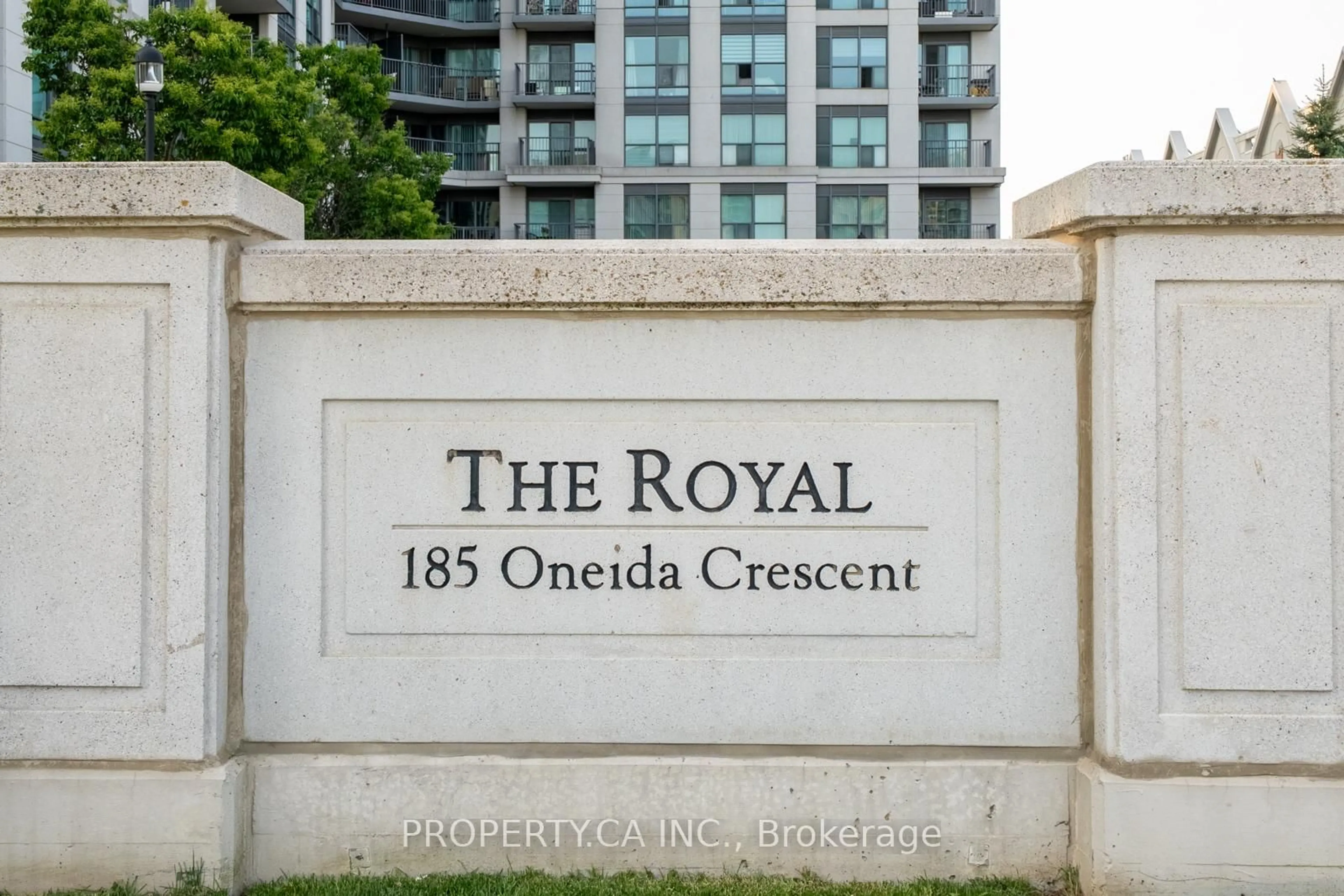 Indoor foyer for 185 Oneida Cres #910, Richmond Hill Ontario L4B 0B1