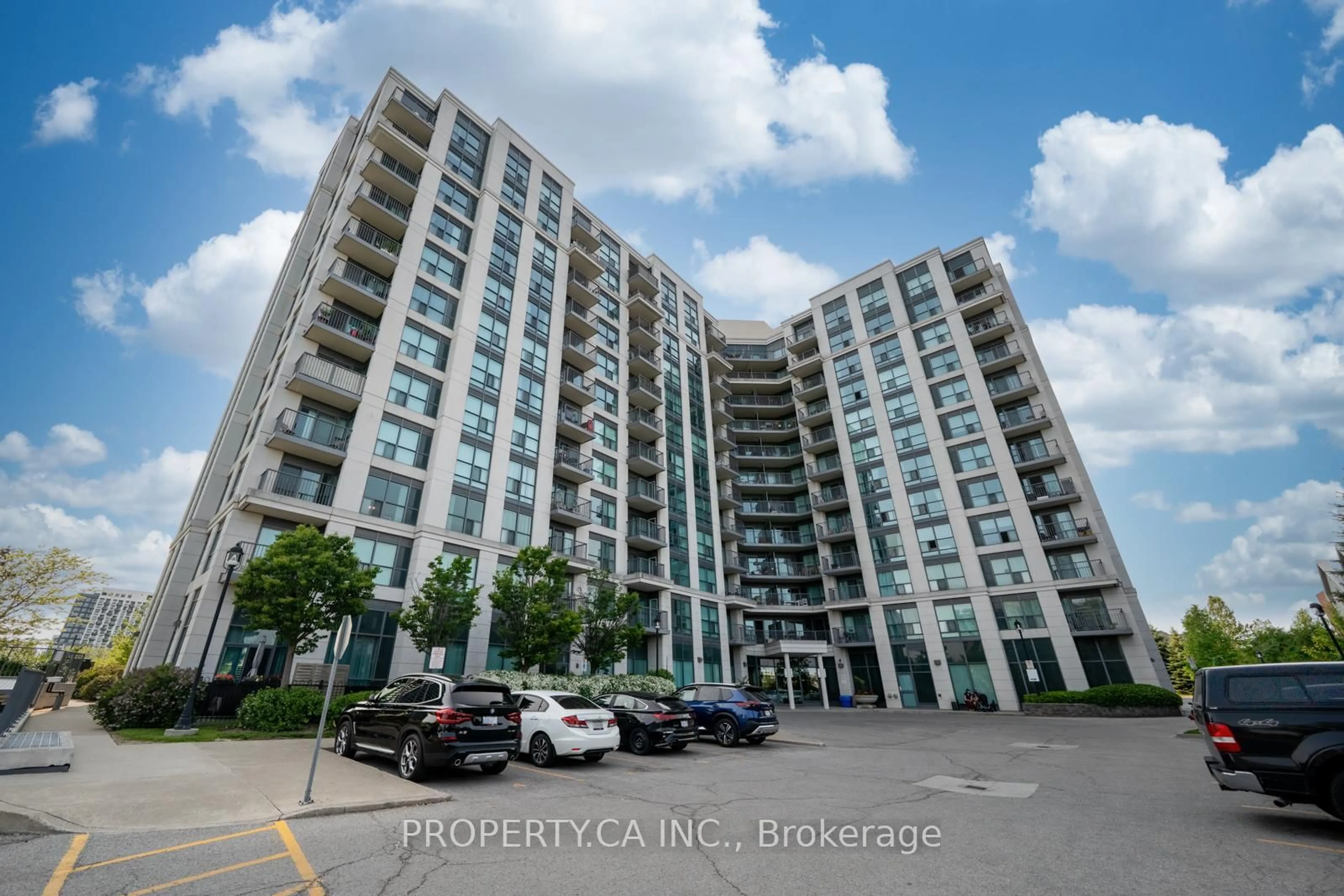 A pic from outside/outdoor area/front of a property/back of a property/a pic from drone, unknown for 185 Oneida Cres #910, Richmond Hill Ontario L4B 0B1