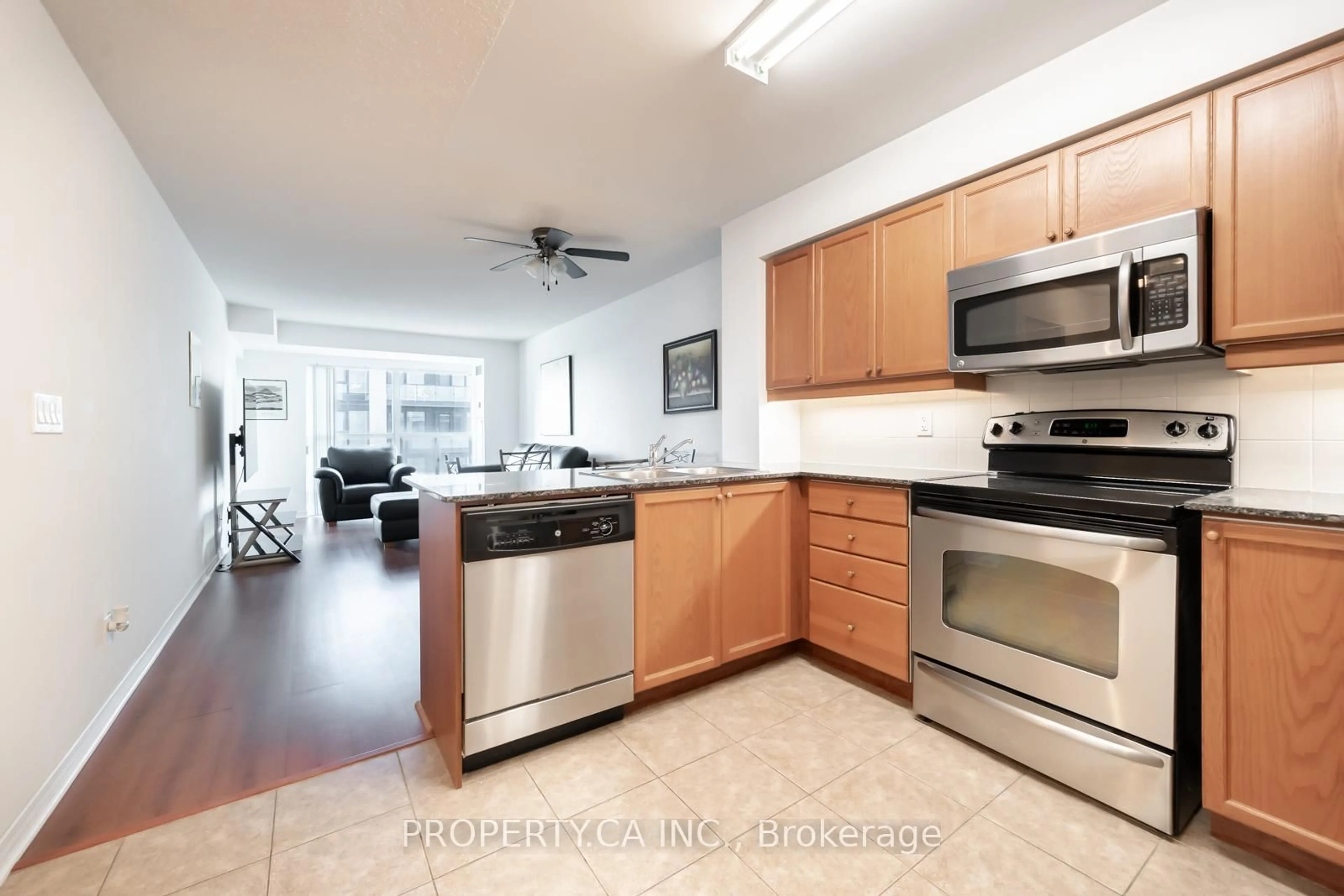 Standard kitchen, unknown for 185 Oneida Cres #910, Richmond Hill Ontario L4B 0B1