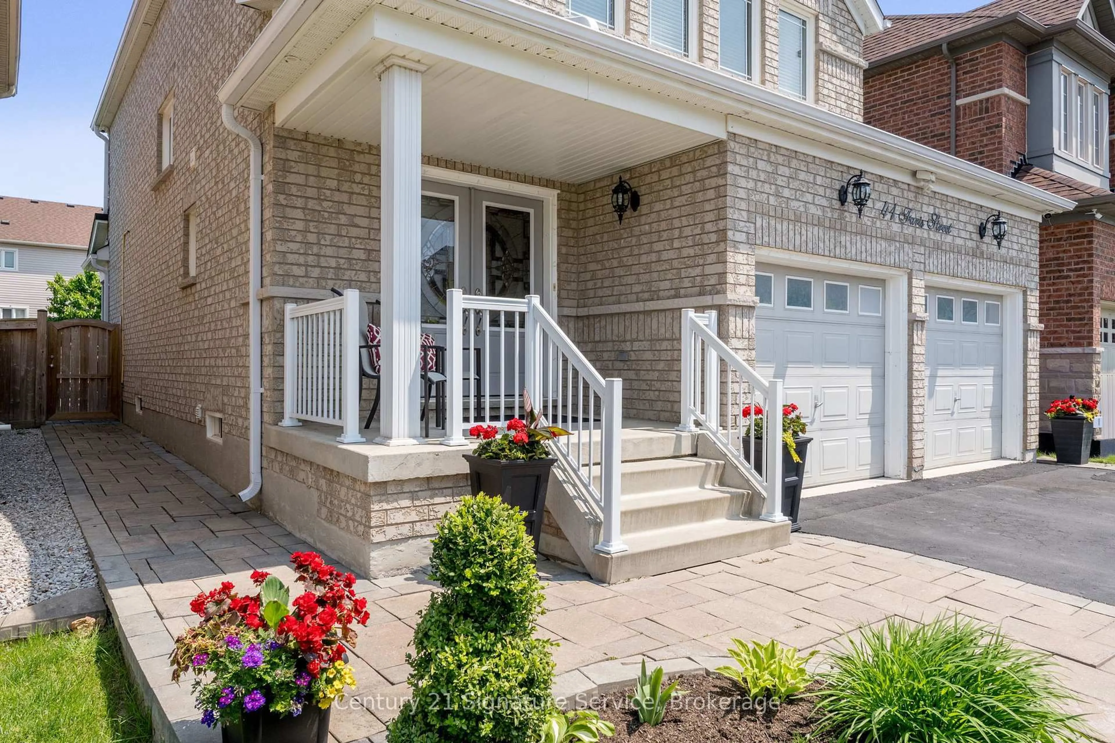 Home with brick exterior material, street for 41 Faris St, Bradford West Gwillimbury Ontario L3Z 0C5