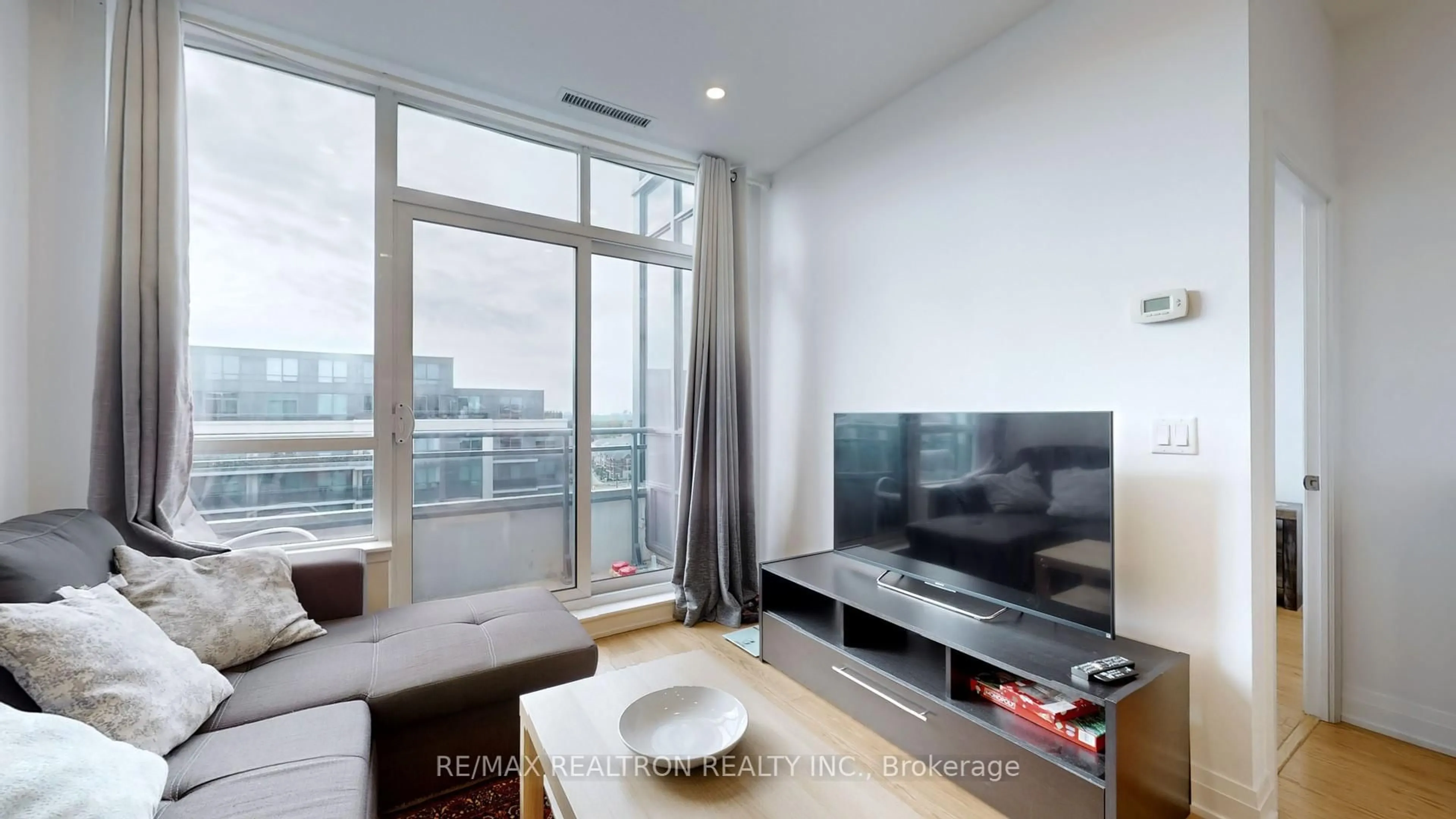 Living room with furniture, unknown for 376 Highway 7 #PH09, Richmond Hill Ontario L4B 0C7