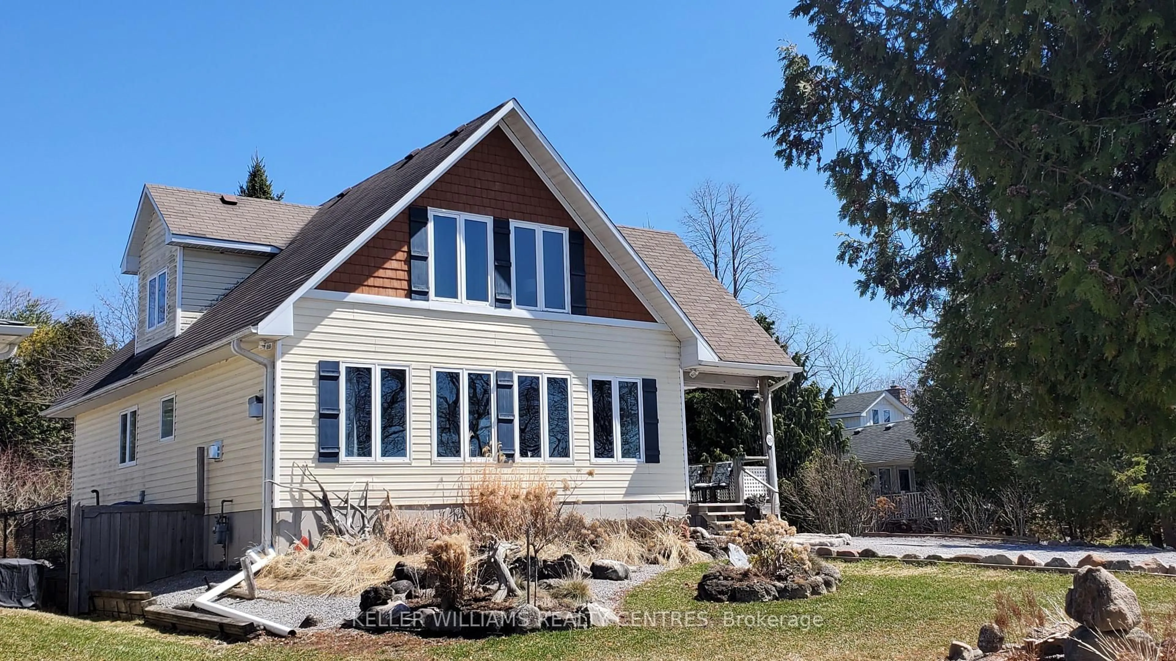 Home with vinyl exterior material, water/lake/river/ocean view for 183 Lake Dr, Georgina Ontario L4P 3C8