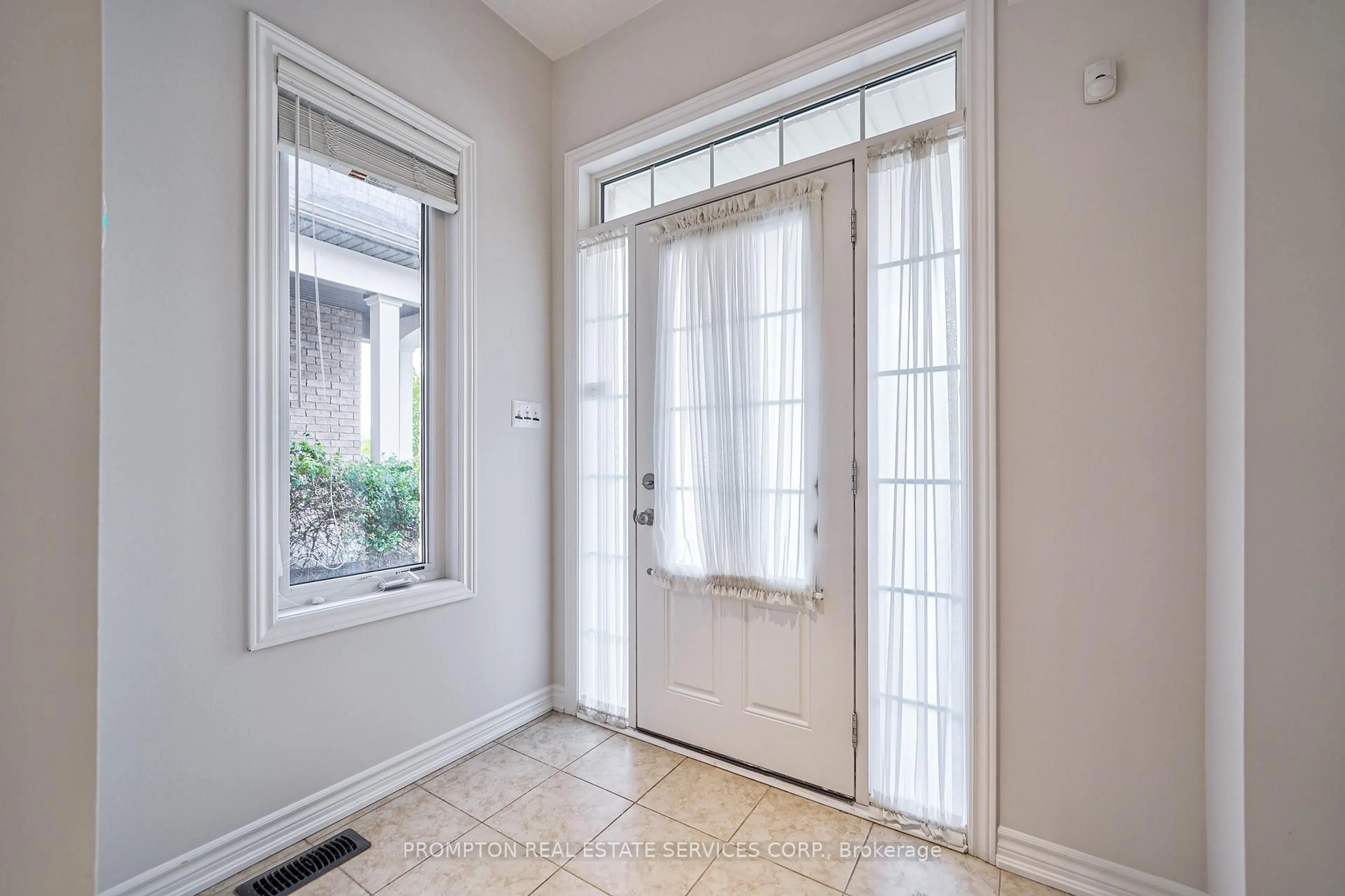 Indoor entryway for 26 Memon Pl, Markham Ontario L6E 0S1