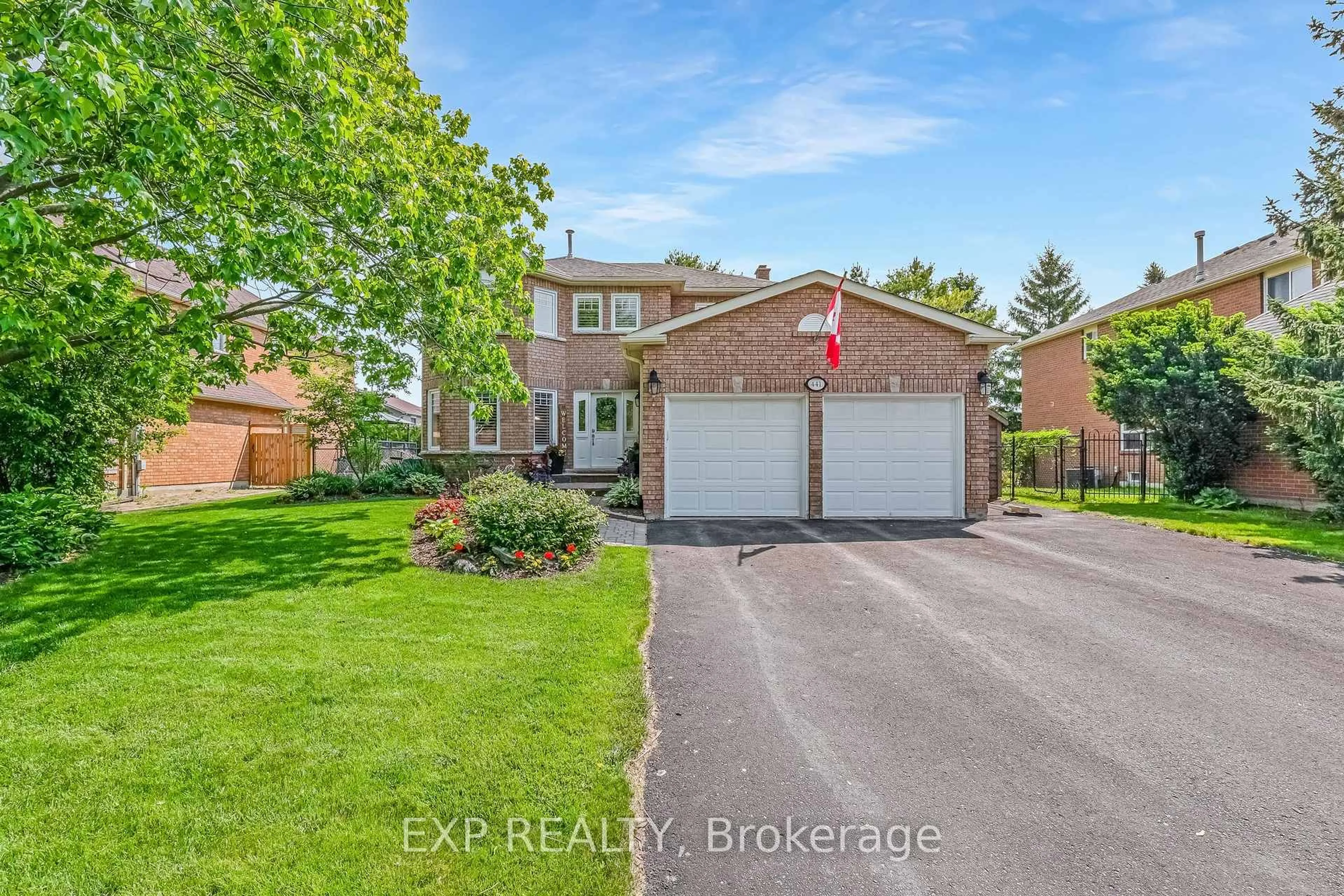A pic from outside/outdoor area/front of a property/back of a property/a pic from drone, street for 441 Mccaffrey Rd, Newmarket Ontario L3X 1T6