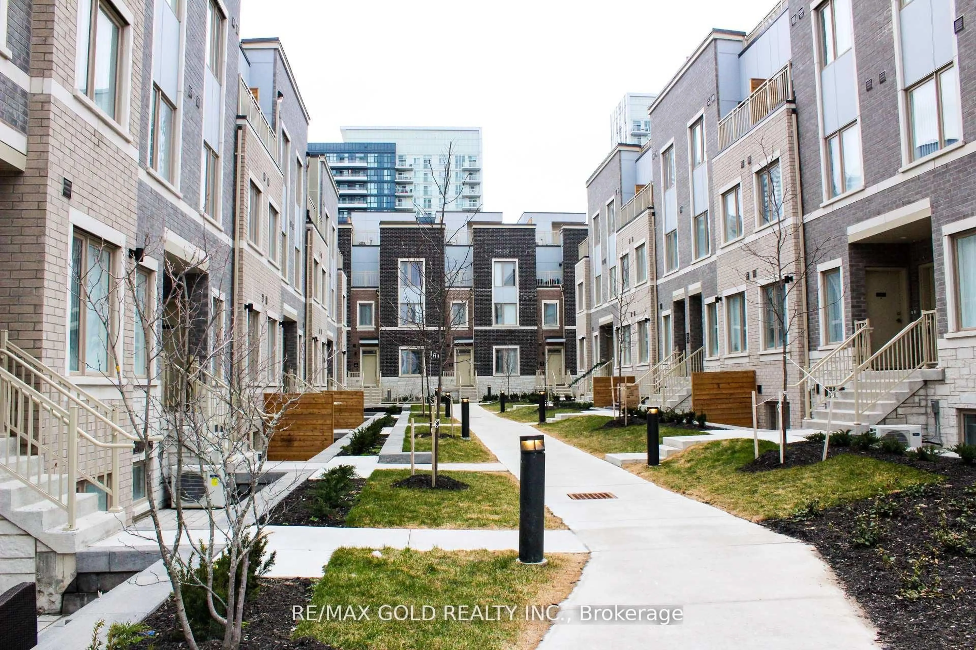 Patio, street for 151 Honeycrisp Cres #179, Vaughan Ontario L4T 0N7