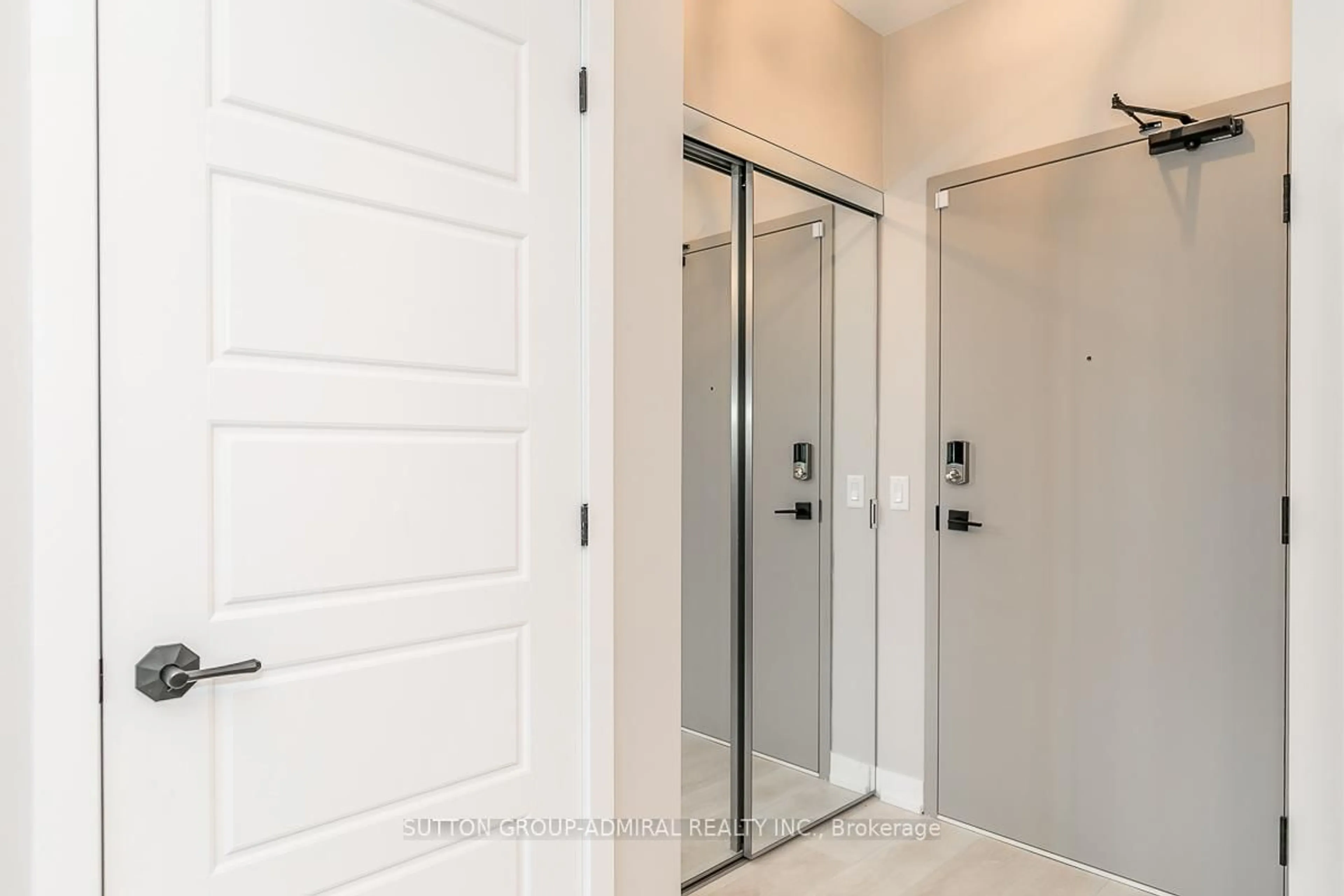 Indoor entryway for 415 Sea Ray Ave #221, Innisfil Ontario L9S 0R5