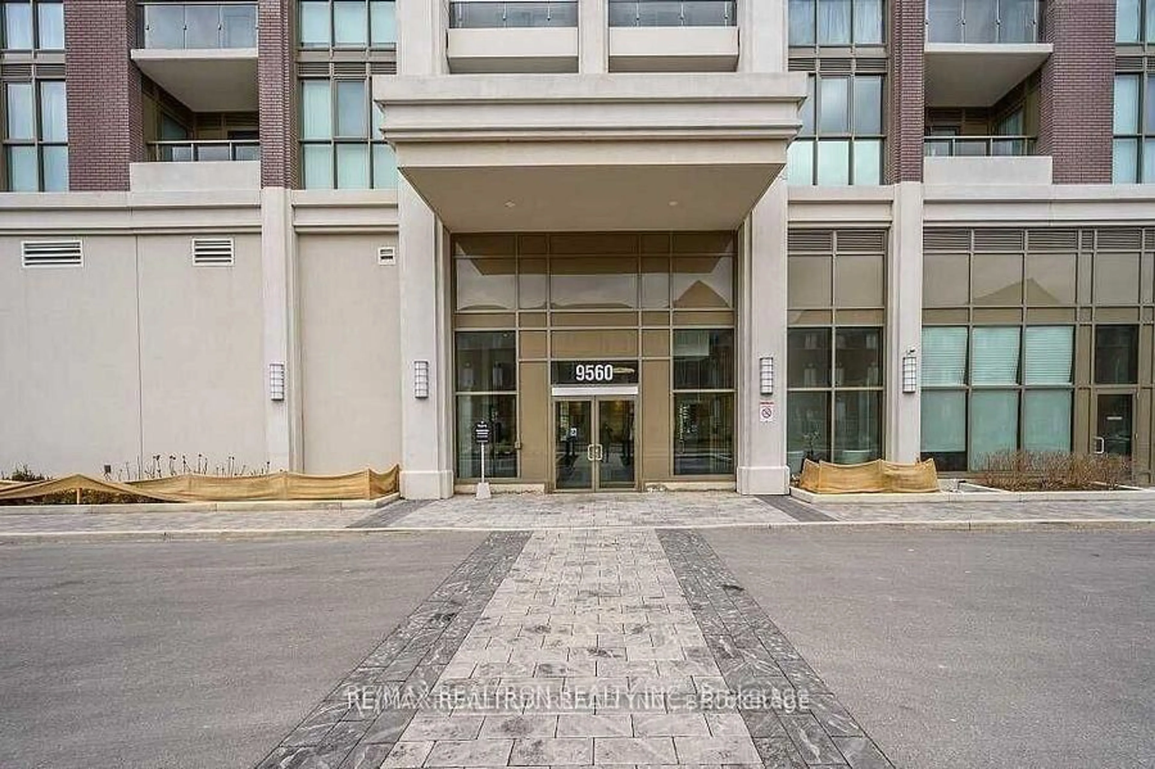 Indoor foyer for 9560 Markham Rd #1905, Markham Ontario L6E 0N6