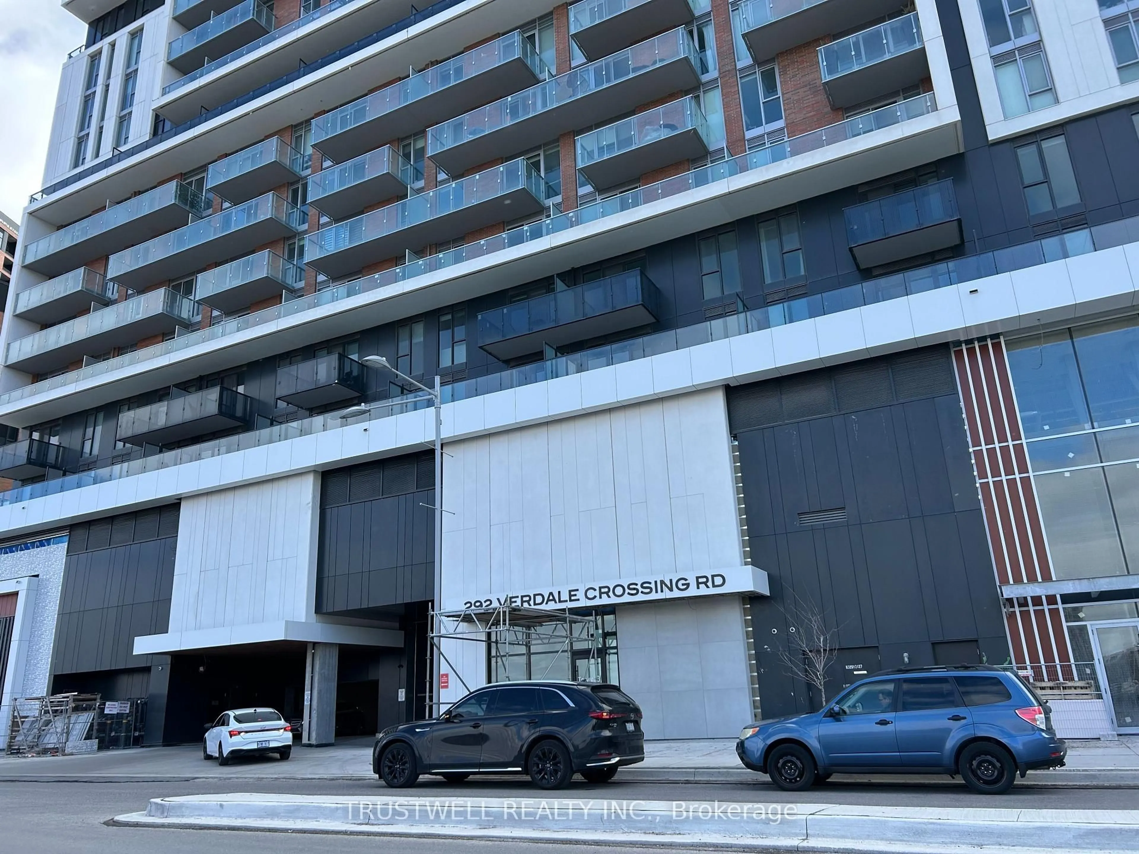 Indoor foyer for 292 Verdale Crossing #B605, Markham Ontario L6G 0H6