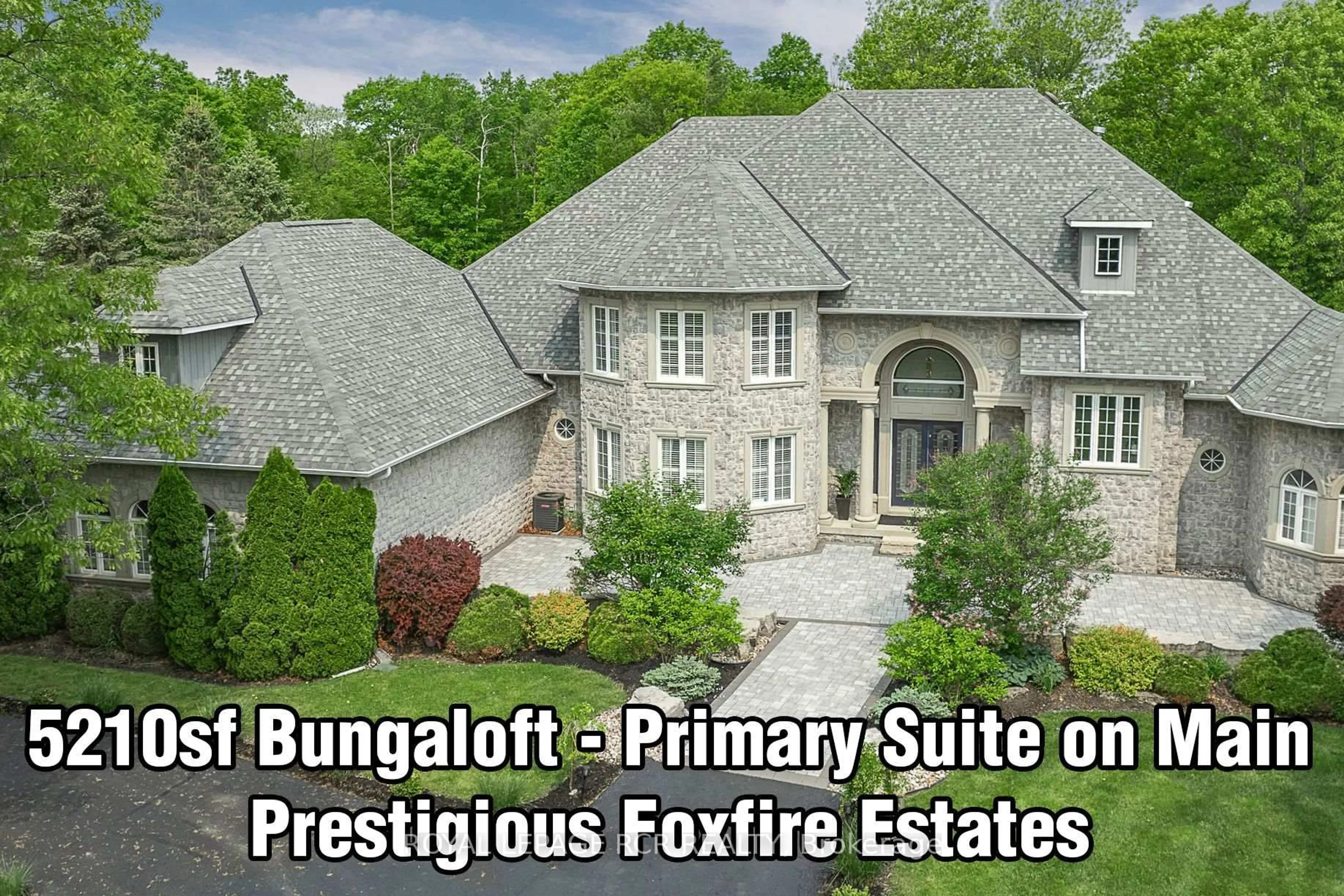 A pic from outside/outdoor area/front of a property/back of a property/a pic from drone, building for 12 Deer Ru, Uxbridge Ontario L9P 1R4