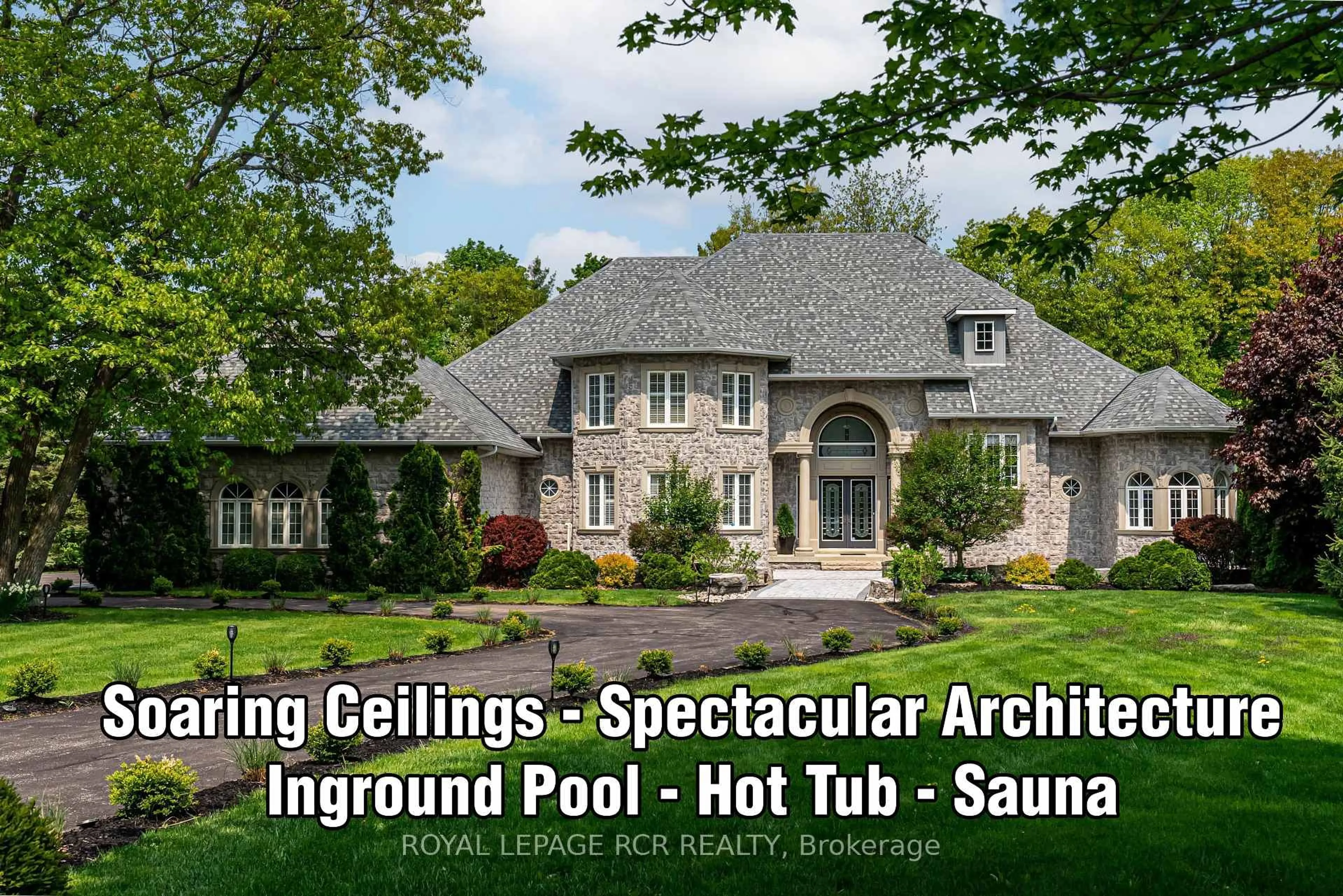 Home with vinyl exterior material, building for 12 Deer Ru, Uxbridge Ontario L9P 1R4