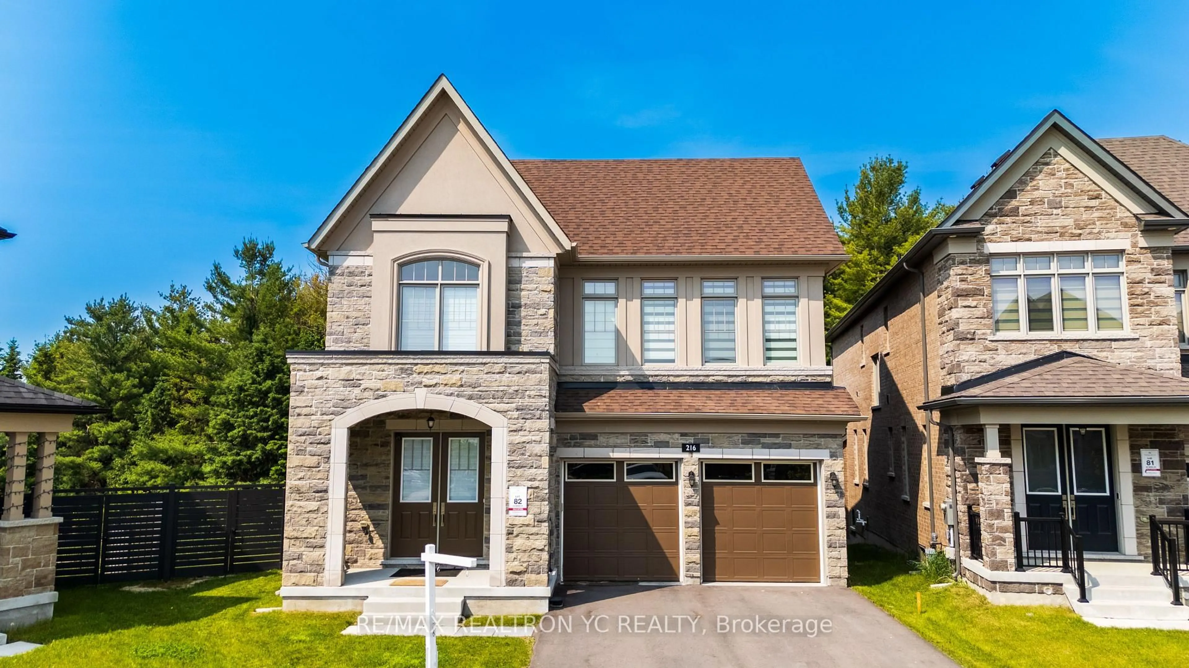 Home with brick exterior material, street for 216 Sikura Circ, Aurora Ontario L4G 3Z1