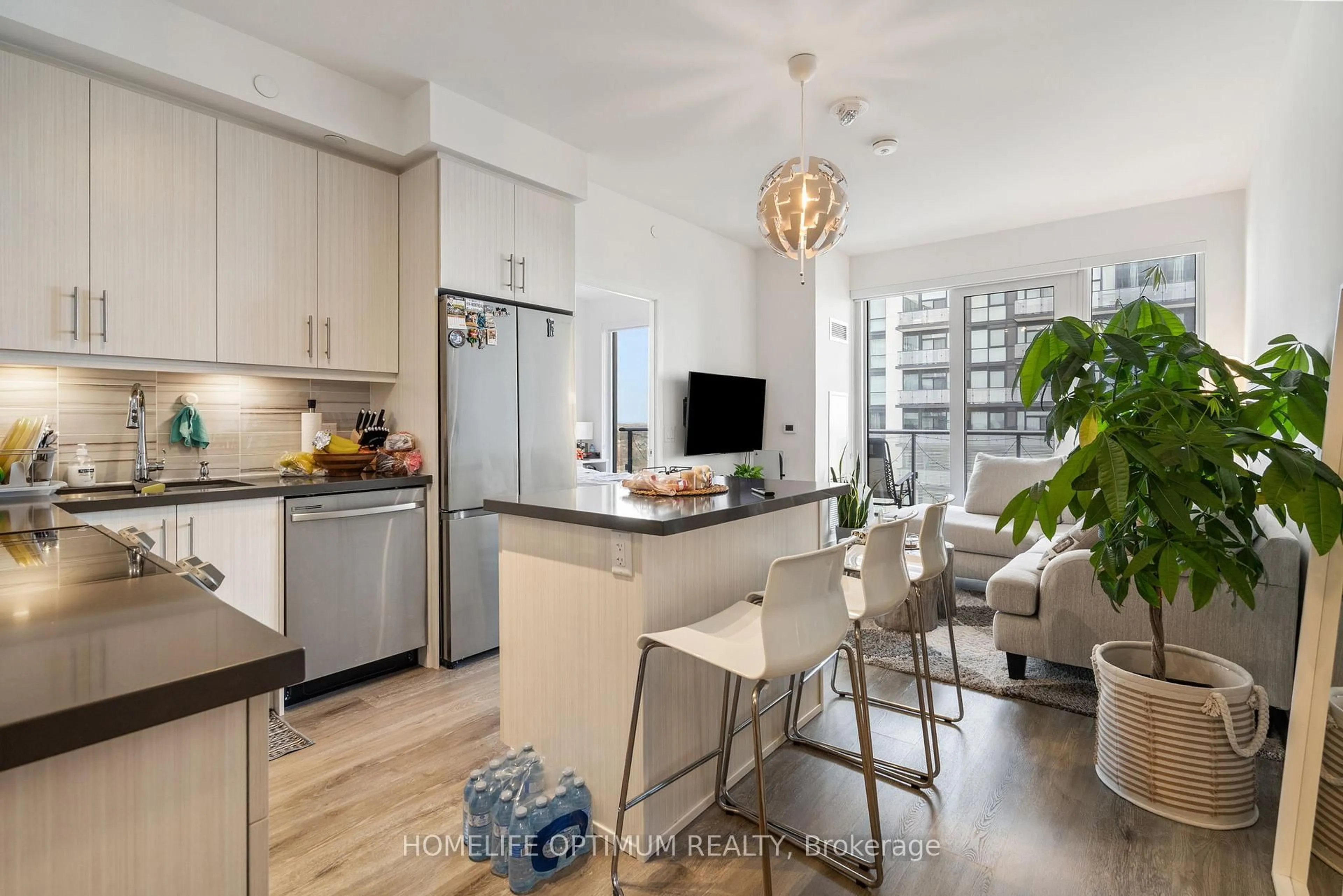 Open concept kitchen, unknown for 95 Oneida Cres #1704, Richmond Hill Ontario L4B 0H5