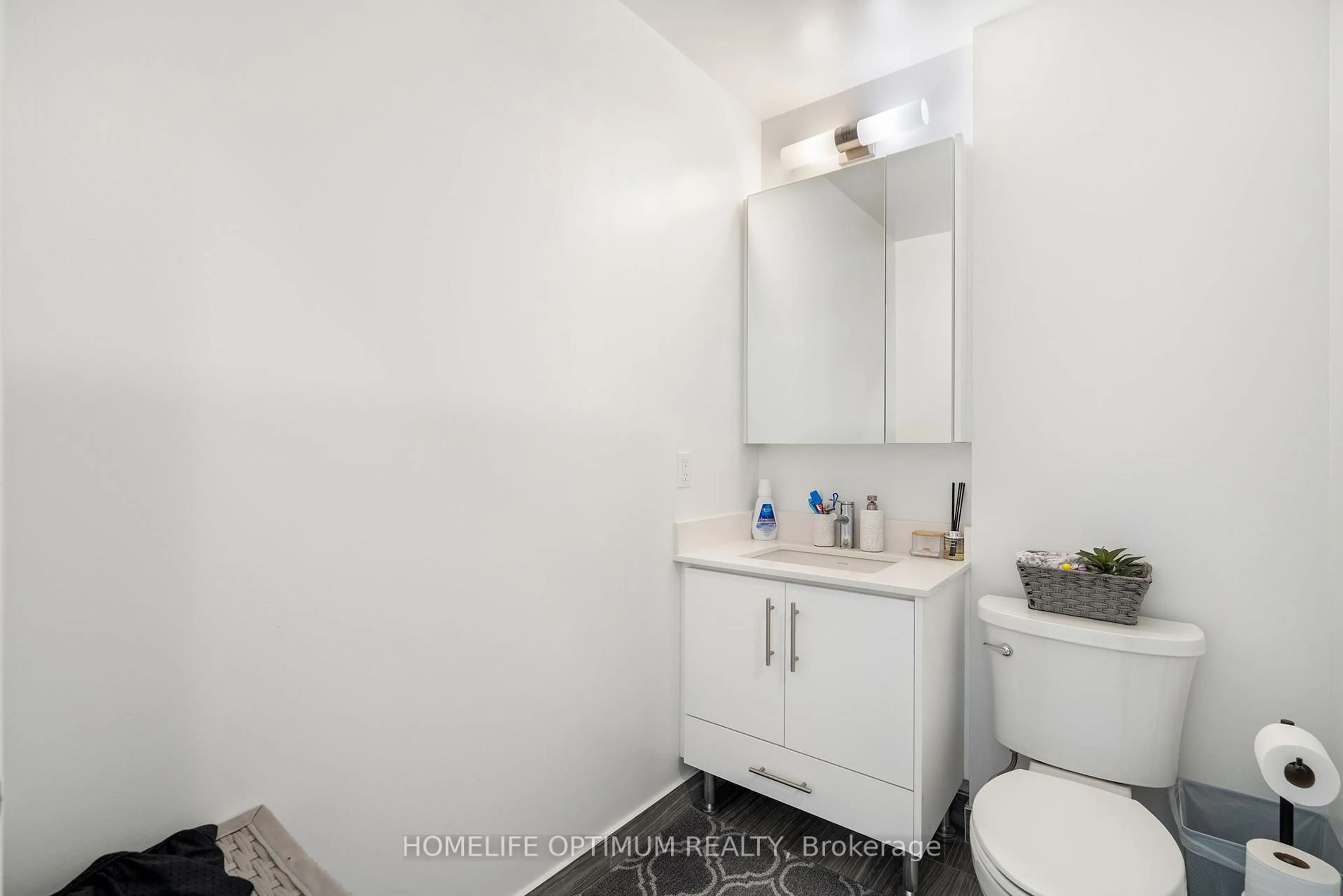 Standard bathroom, unknown for 95 Oneida Cres #1704, Richmond Hill Ontario L4B 0H5