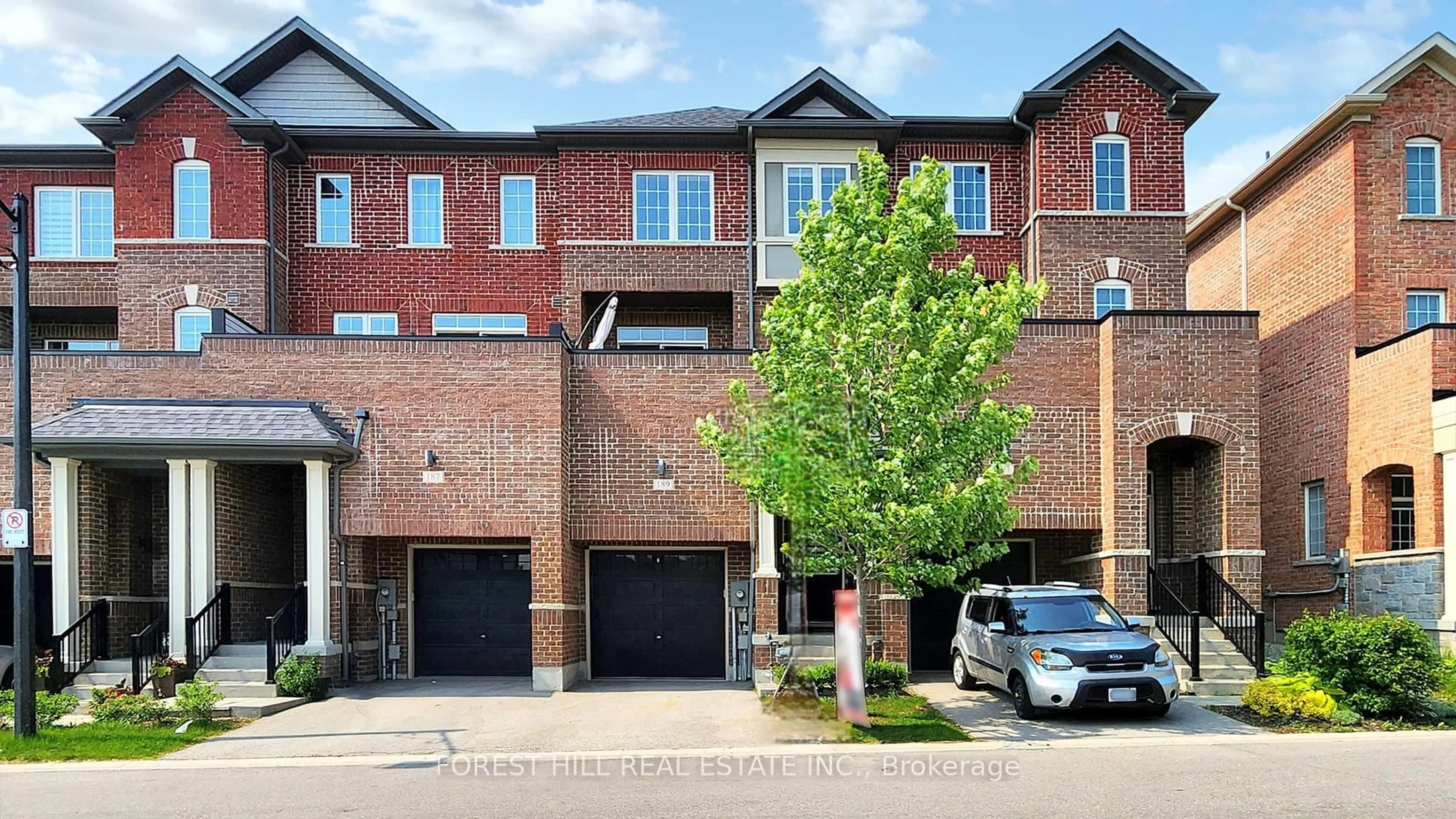 Home with brick exterior material, street for 189 Harding Park St, Newmarket Ontario L3Y 0E3