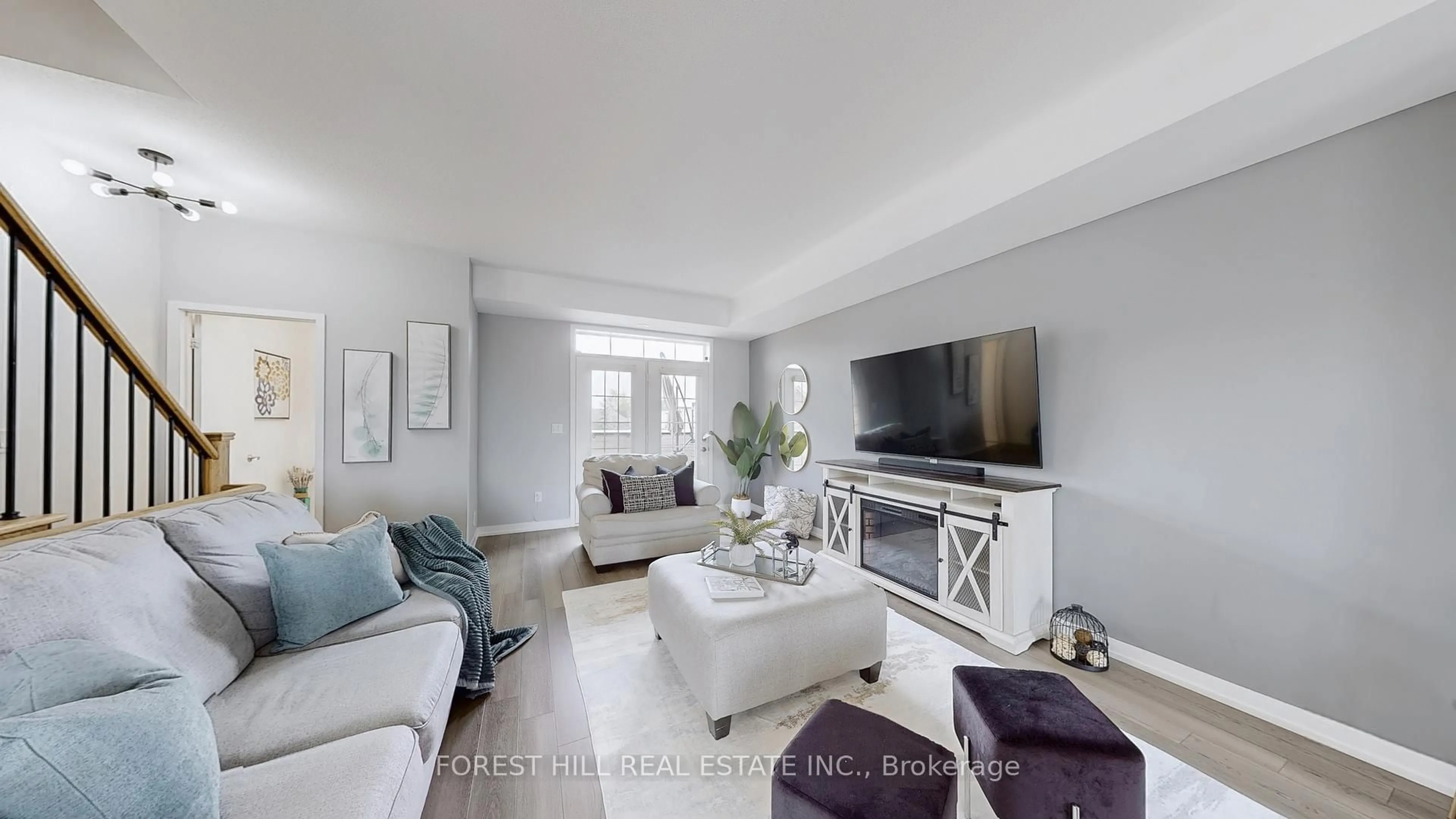 Living room with furniture, unknown for 189 Harding Park St, Newmarket Ontario L3Y 0E3