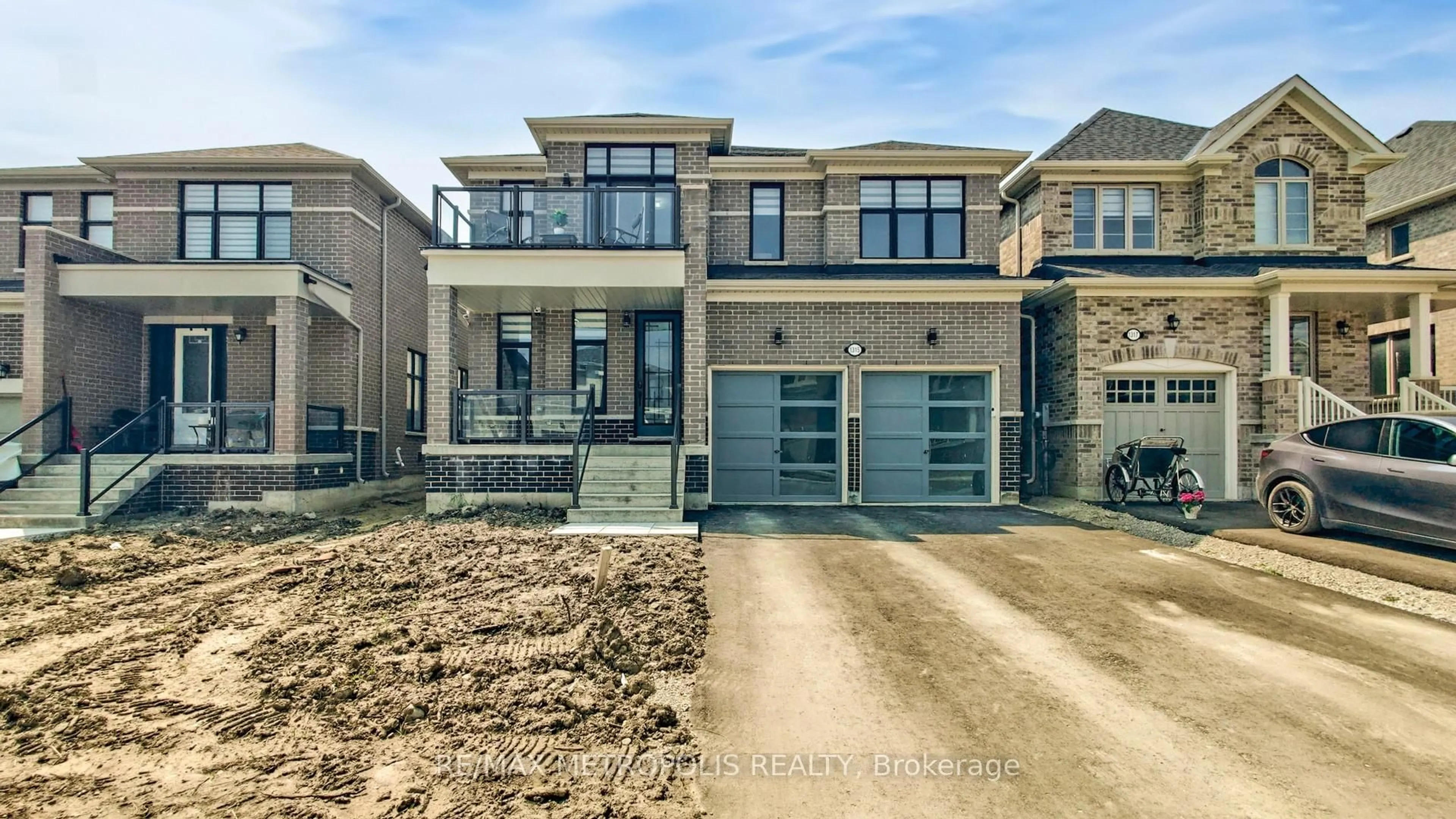 Home with brick exterior material, street for 1315 Davis Loop, Innisfil Ontario L0L 1W0