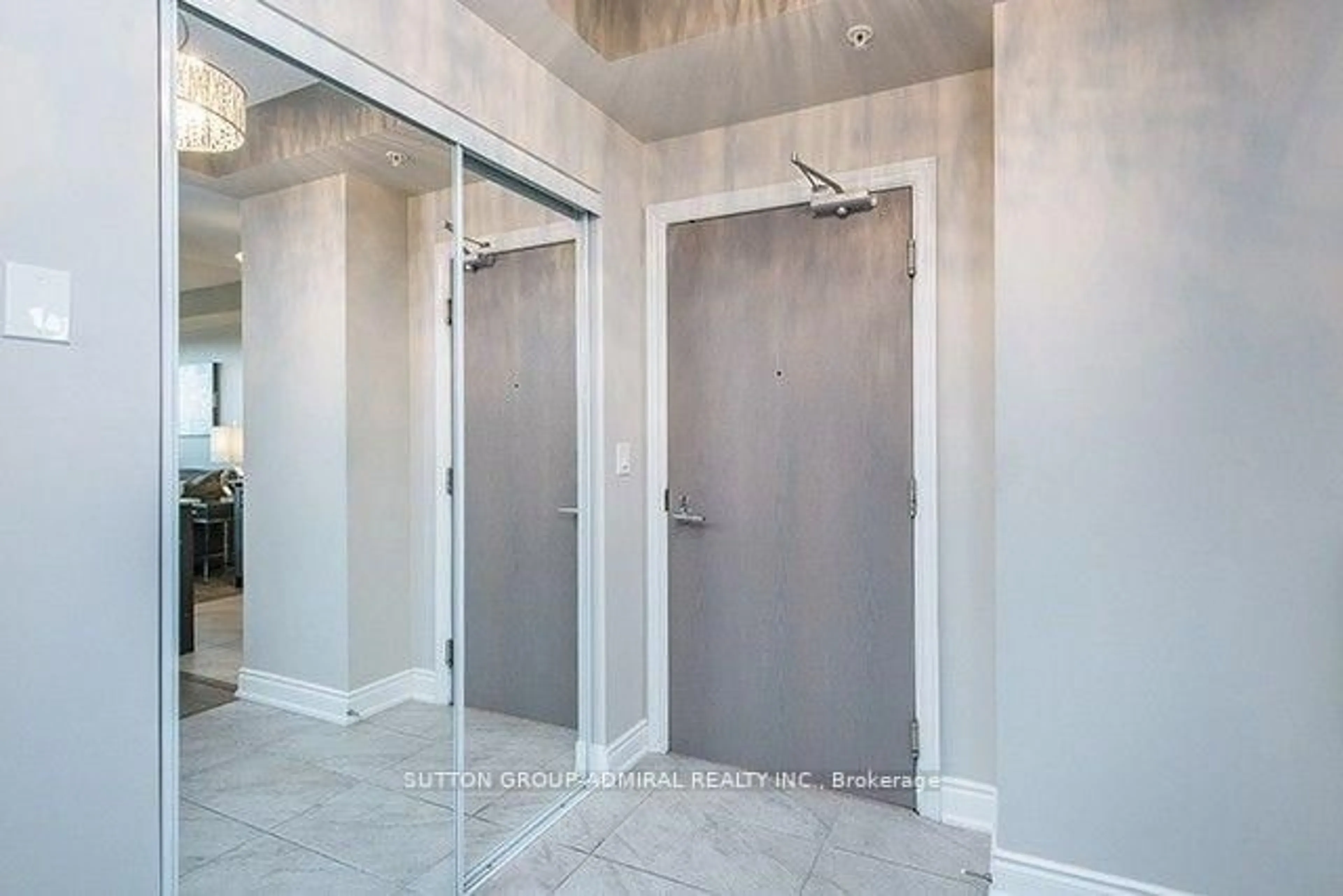 Indoor entryway for 9090 Yonge St #311, Richmond Hill Ontario L4C 0Z1