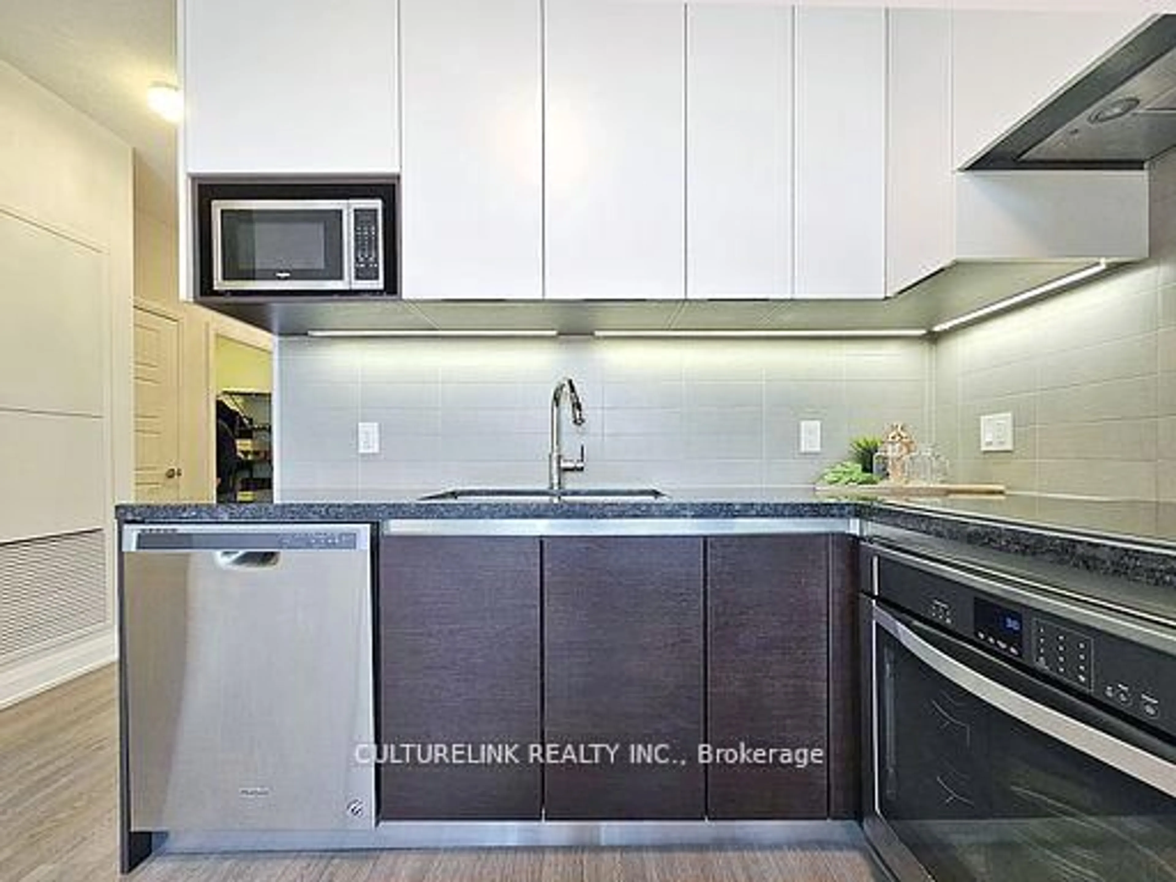 Standard kitchen, ceramic/tile floor for 15 Water Walk Dr #215, Markham Ontario L6G 0G2
