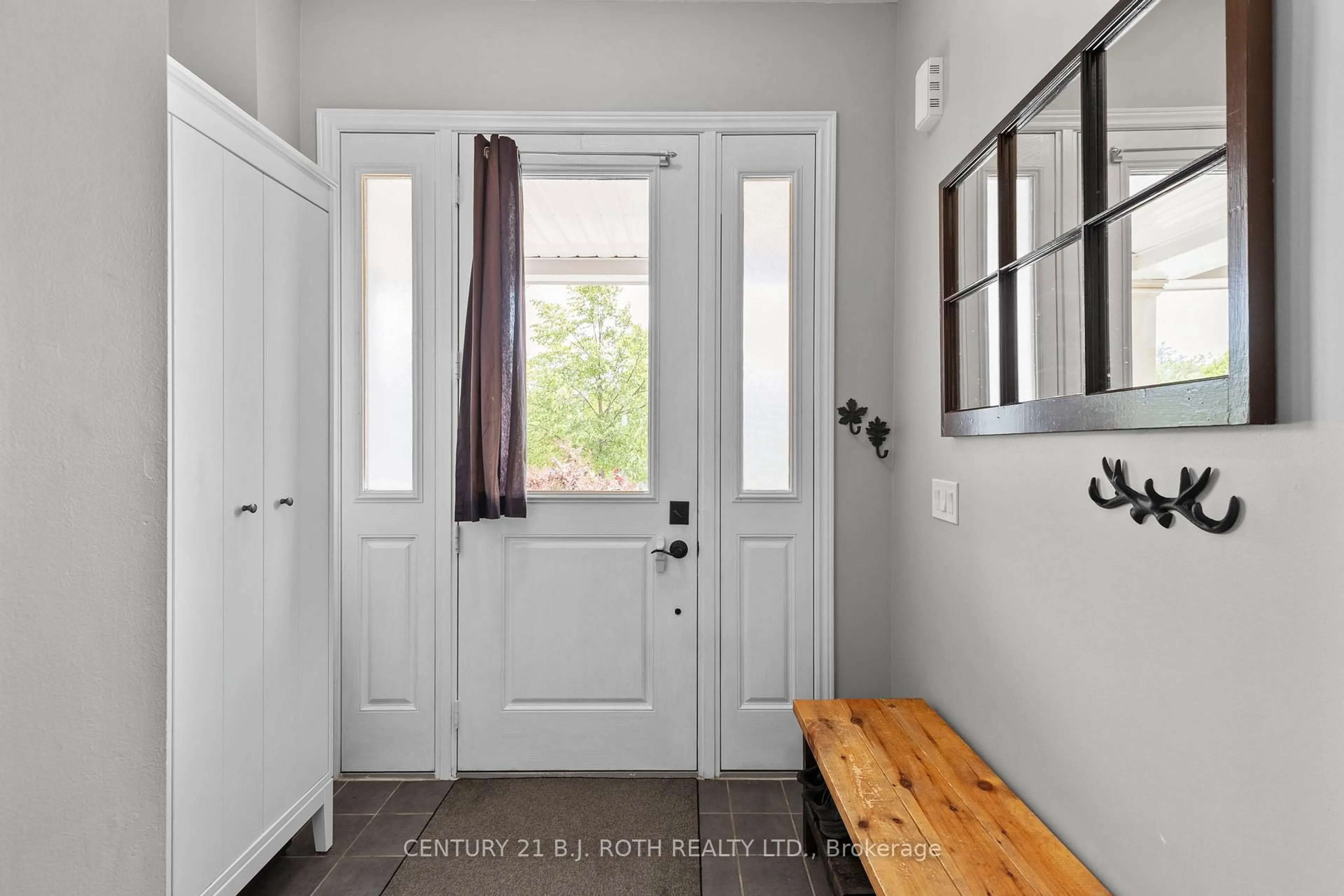 Indoor entryway for 85 GOSNEL Circ, Bradford West Gwillimbury Ontario L3Z 0G2