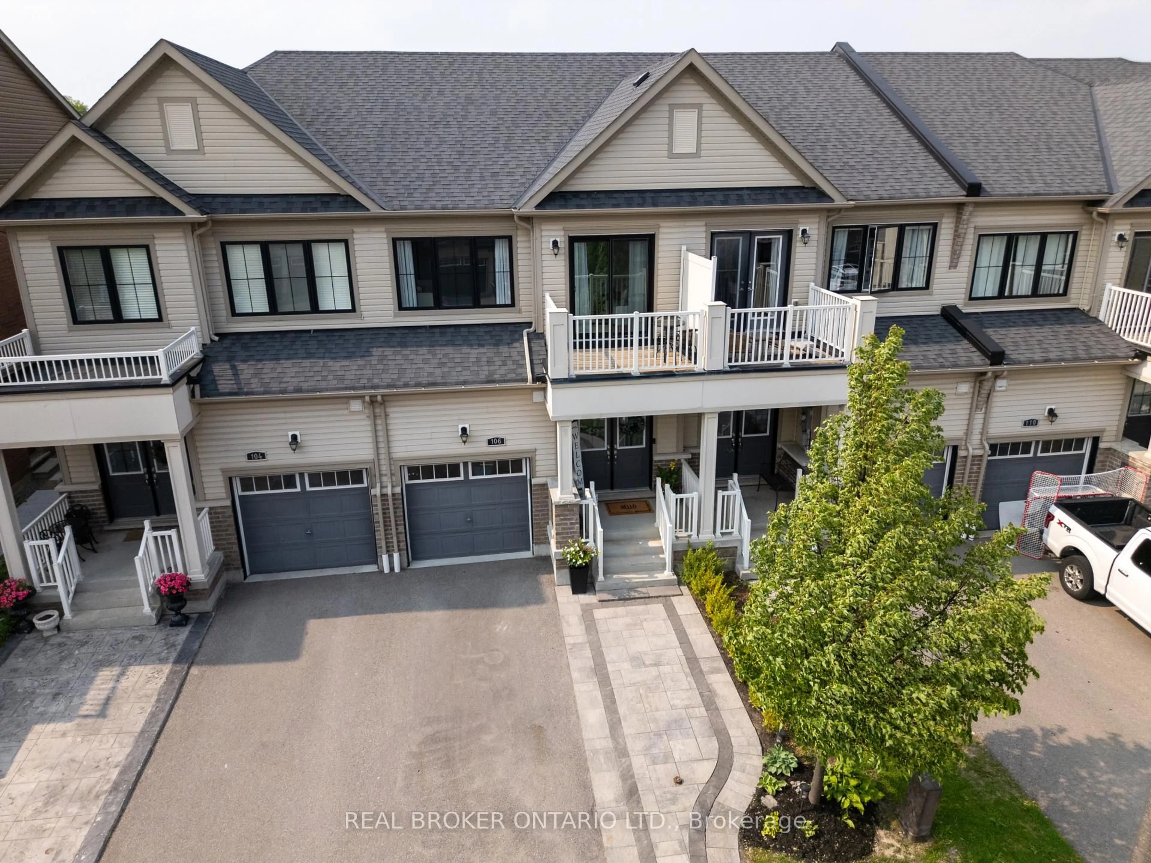 A pic from outside/outdoor area/front of a property/back of a property/a pic from drone, street for 106 Chessington Ave, East Gwillimbury Ontario L9N 0R6