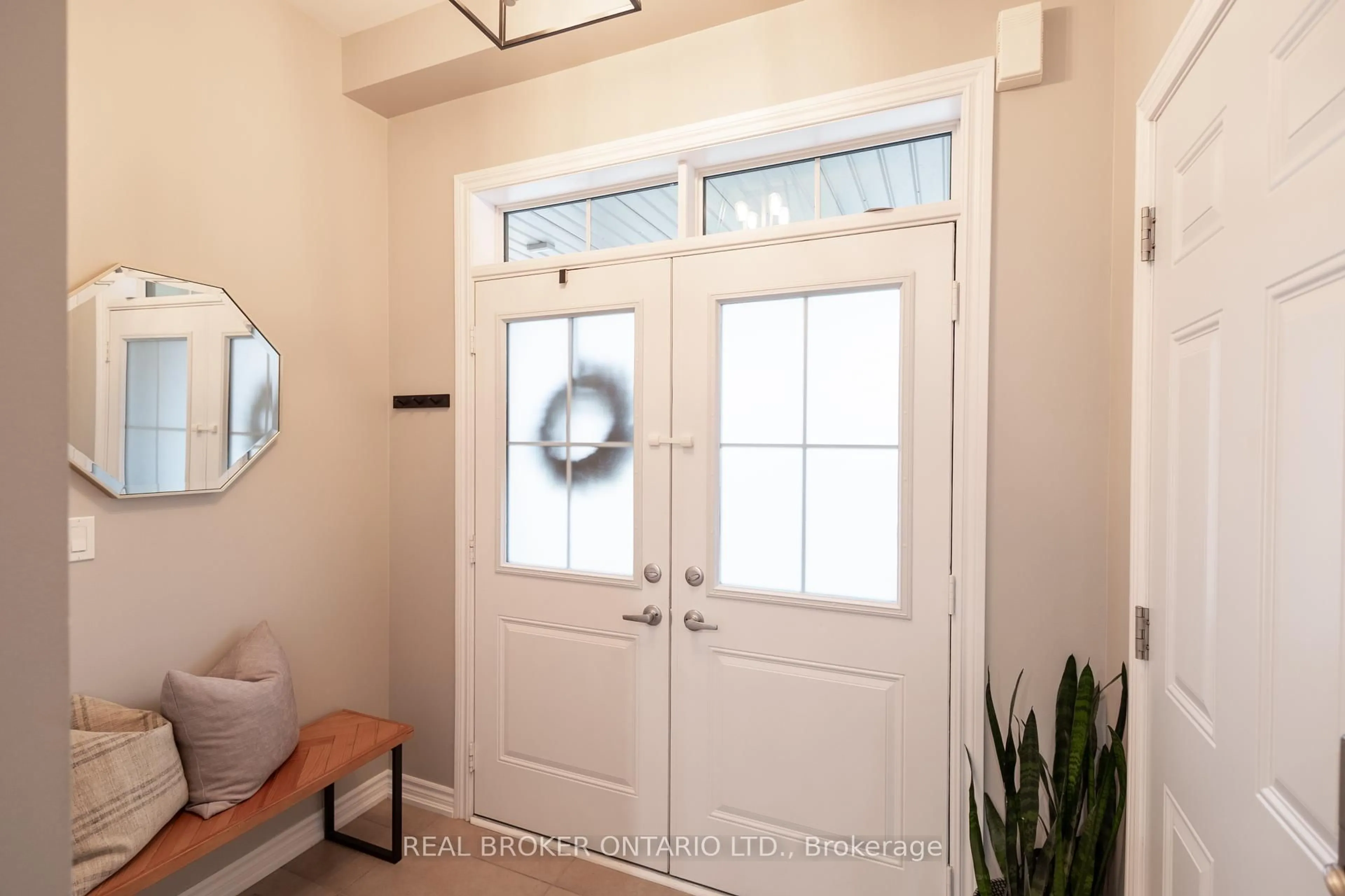 Indoor entryway for 106 Chessington Ave, East Gwillimbury Ontario L9N 0R6