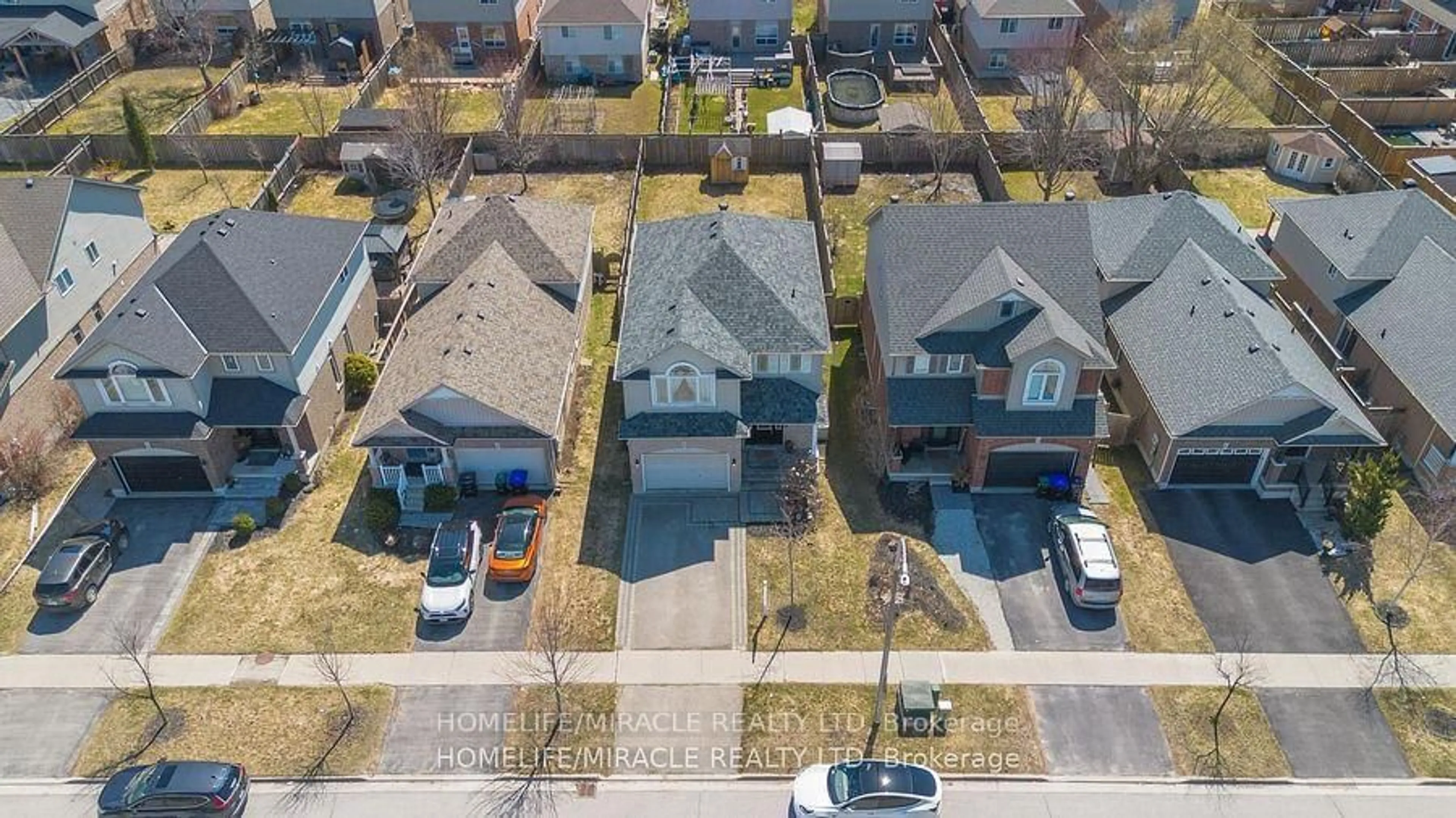 A pic from outside/outdoor area/front of a property/back of a property/a pic from drone, street for 81 Shephard Ave, New Tecumseth Ontario L9R 2G3