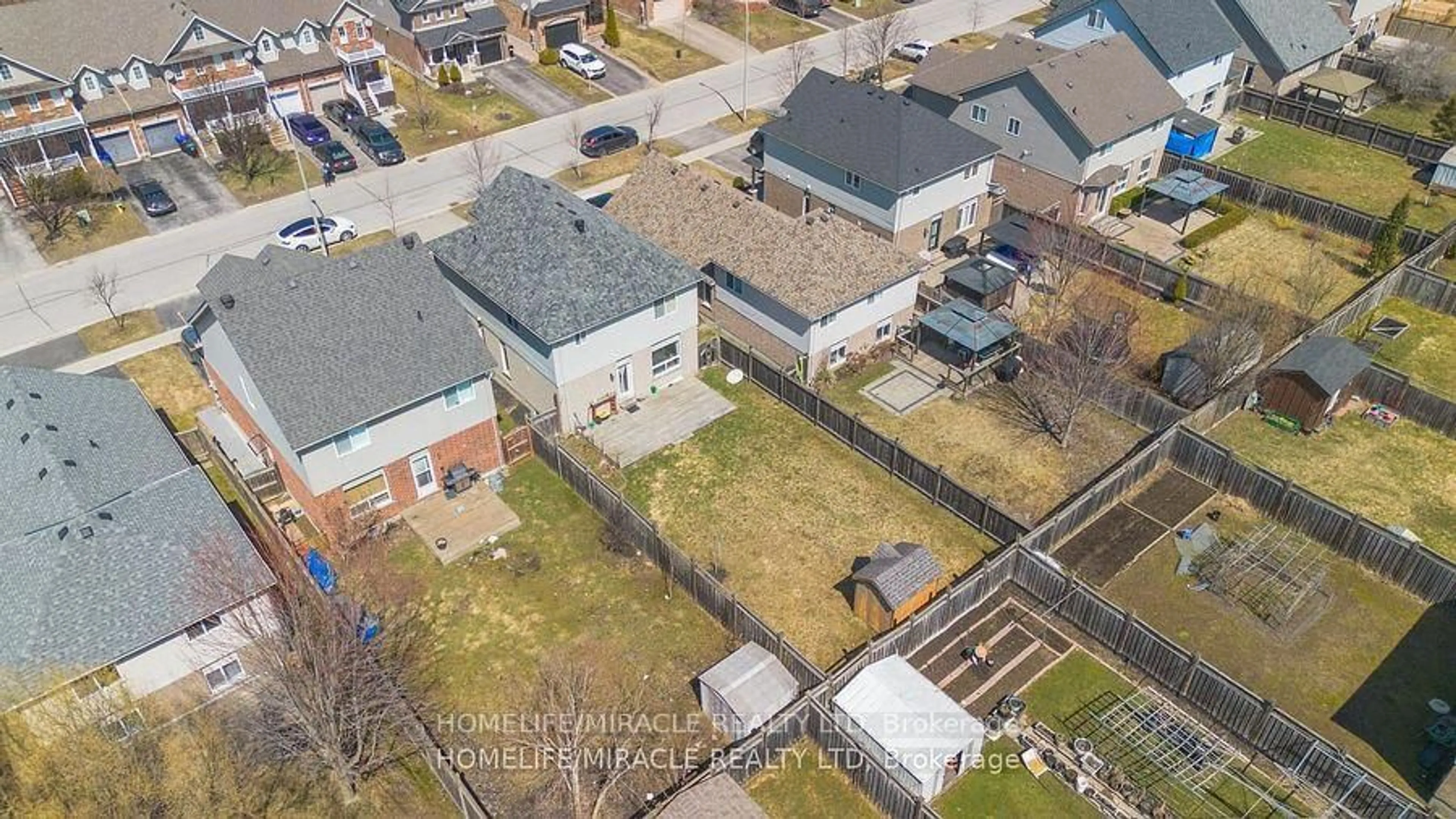 A pic from outside/outdoor area/front of a property/back of a property/a pic from drone, street for 81 Shephard Ave, New Tecumseth Ontario L9R 2G3