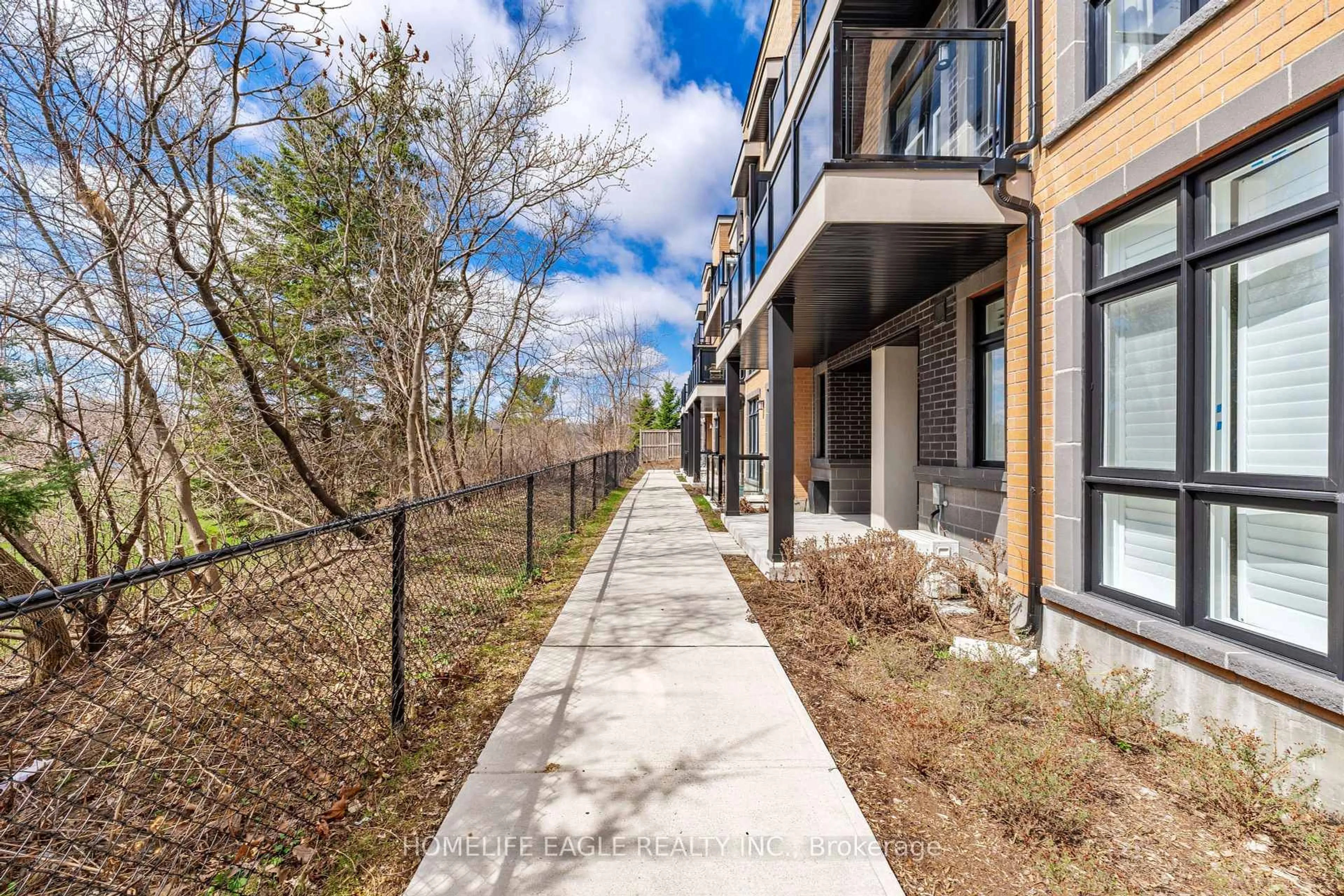 Patio, street for 7 Phelps Lane #16, Richmond Hill Ontario L4E 1J4