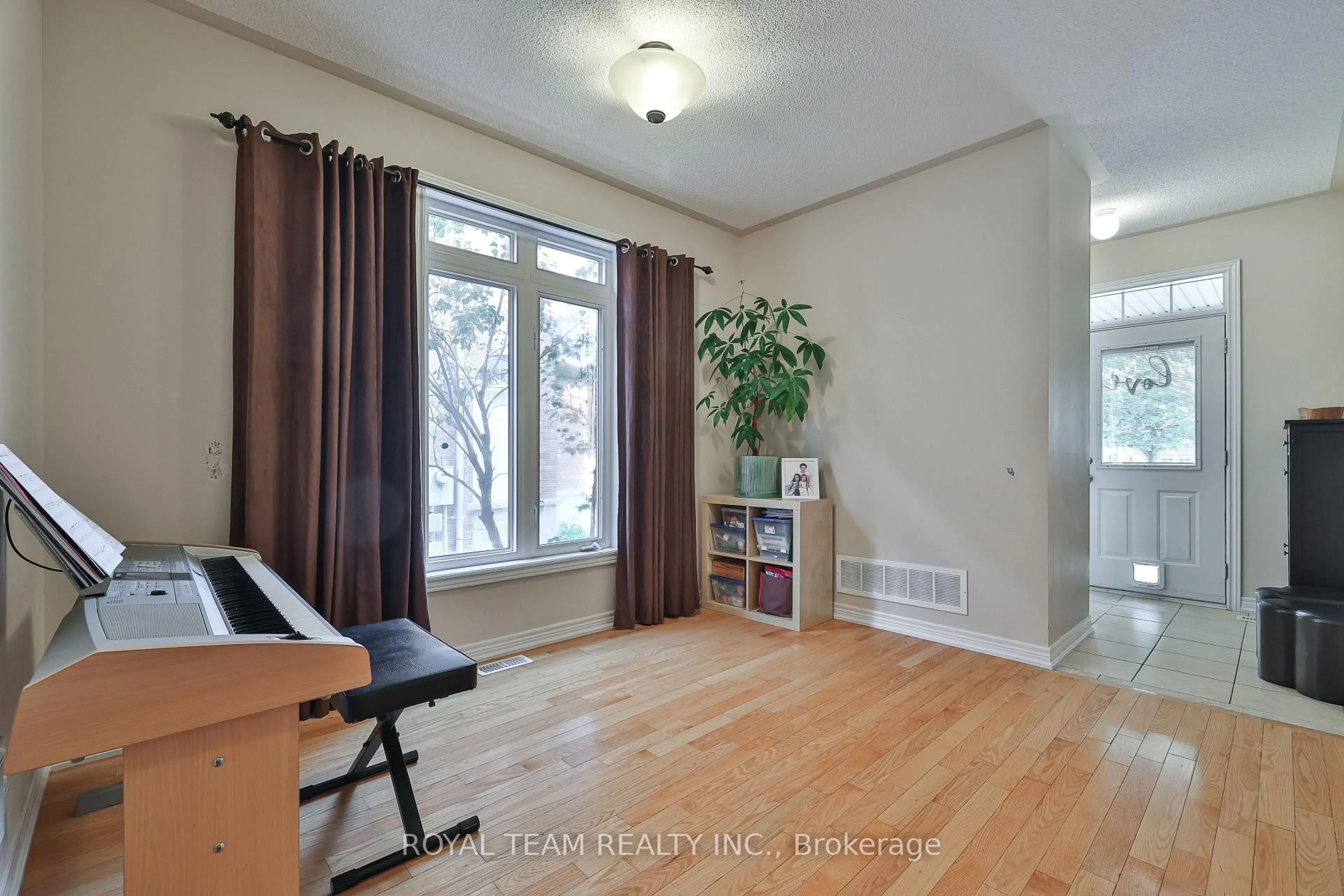 A pic of a room for 76 Degas Dr, Vaughan Ontario L4J 9J3