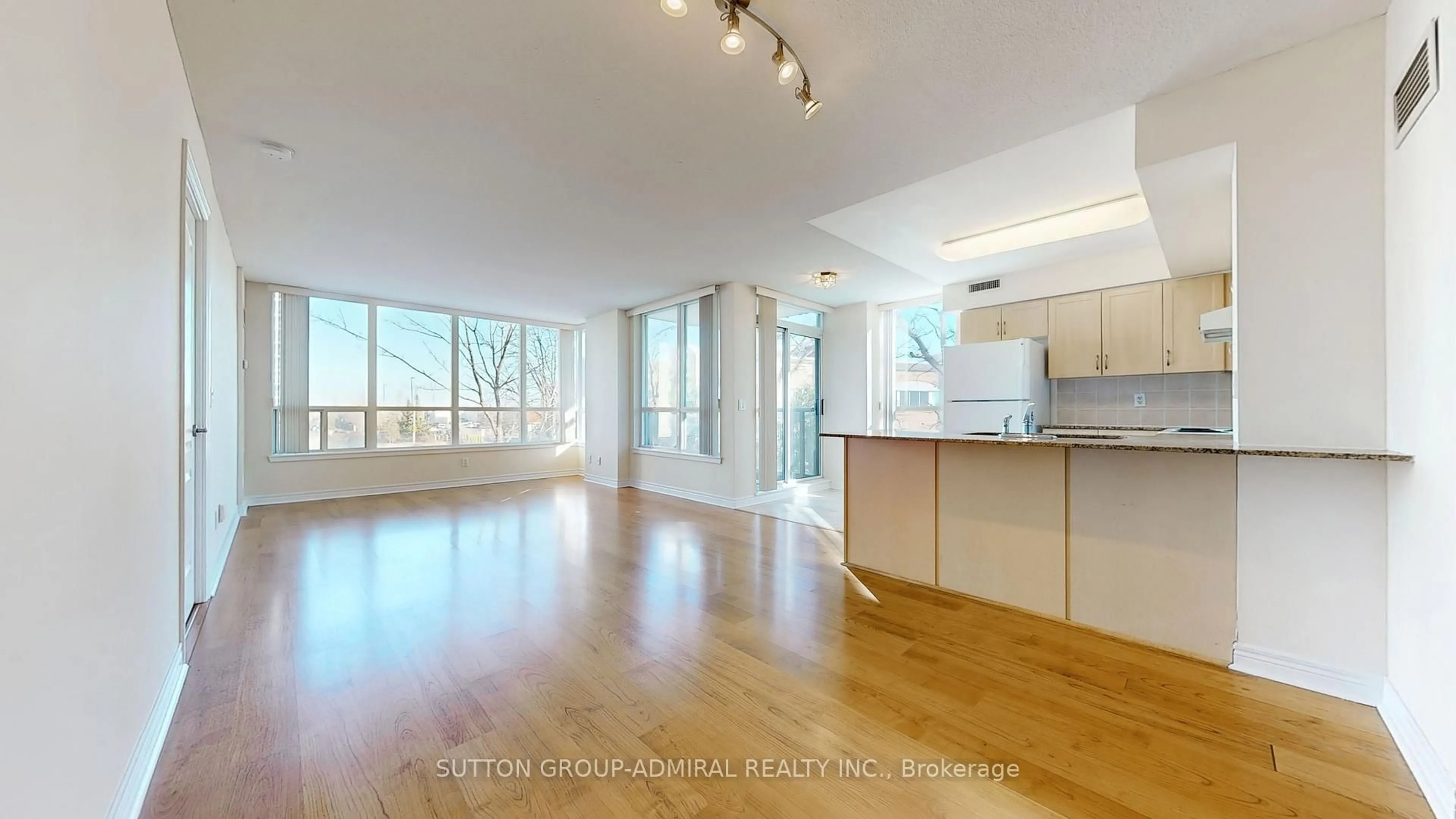 Open concept kitchen, wood/laminate floor for 60 Disera Dr #204, Vaughan Ontario L4J 9G1