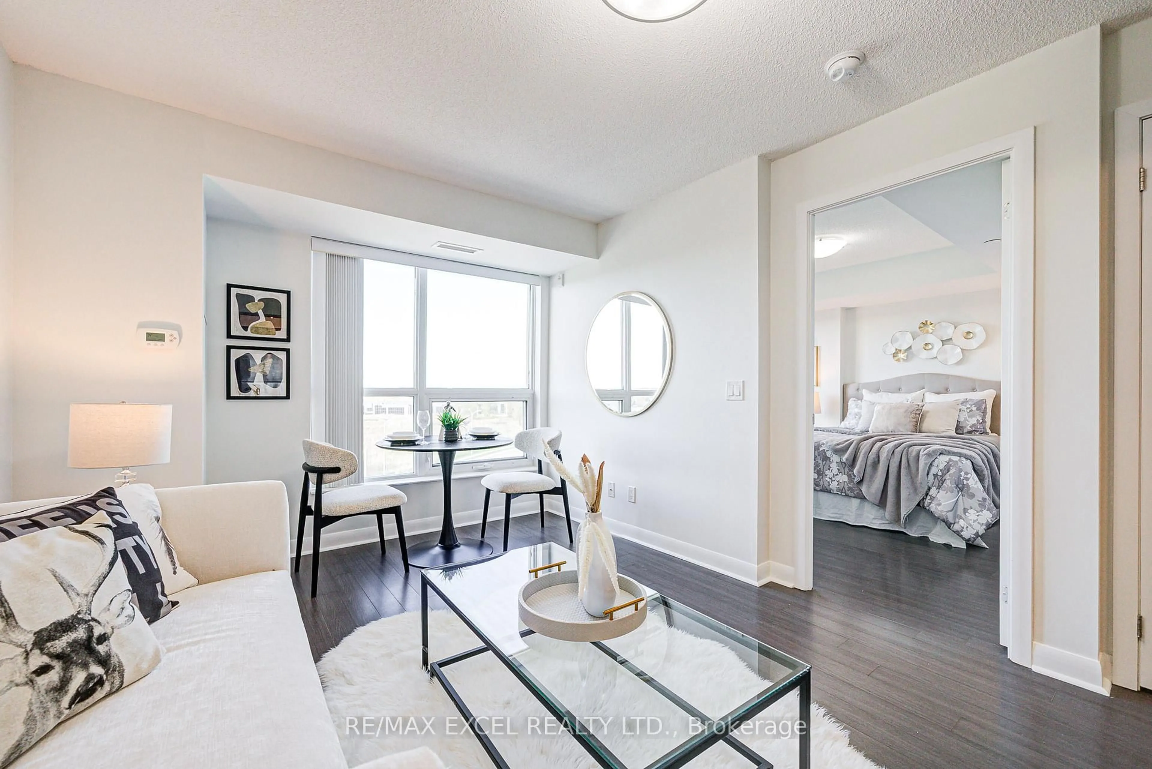 Living room with furniture, wood/laminate floor for 75 Norman Bethune Ave #619, Richmond Hill Ontario L4B 0B6