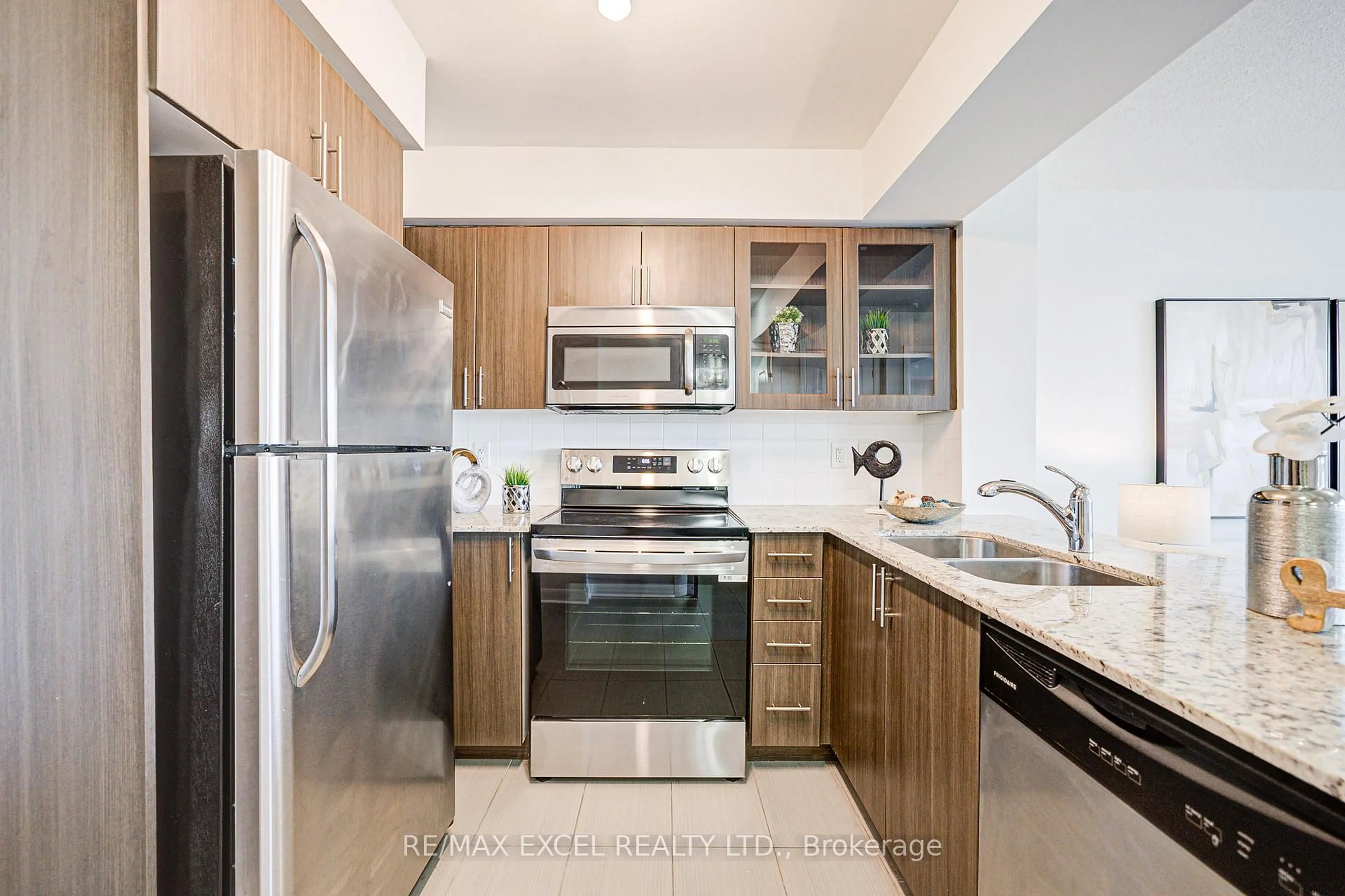 Standard kitchen, unknown for 75 Norman Bethune Ave #619, Richmond Hill Ontario L4B 0B6