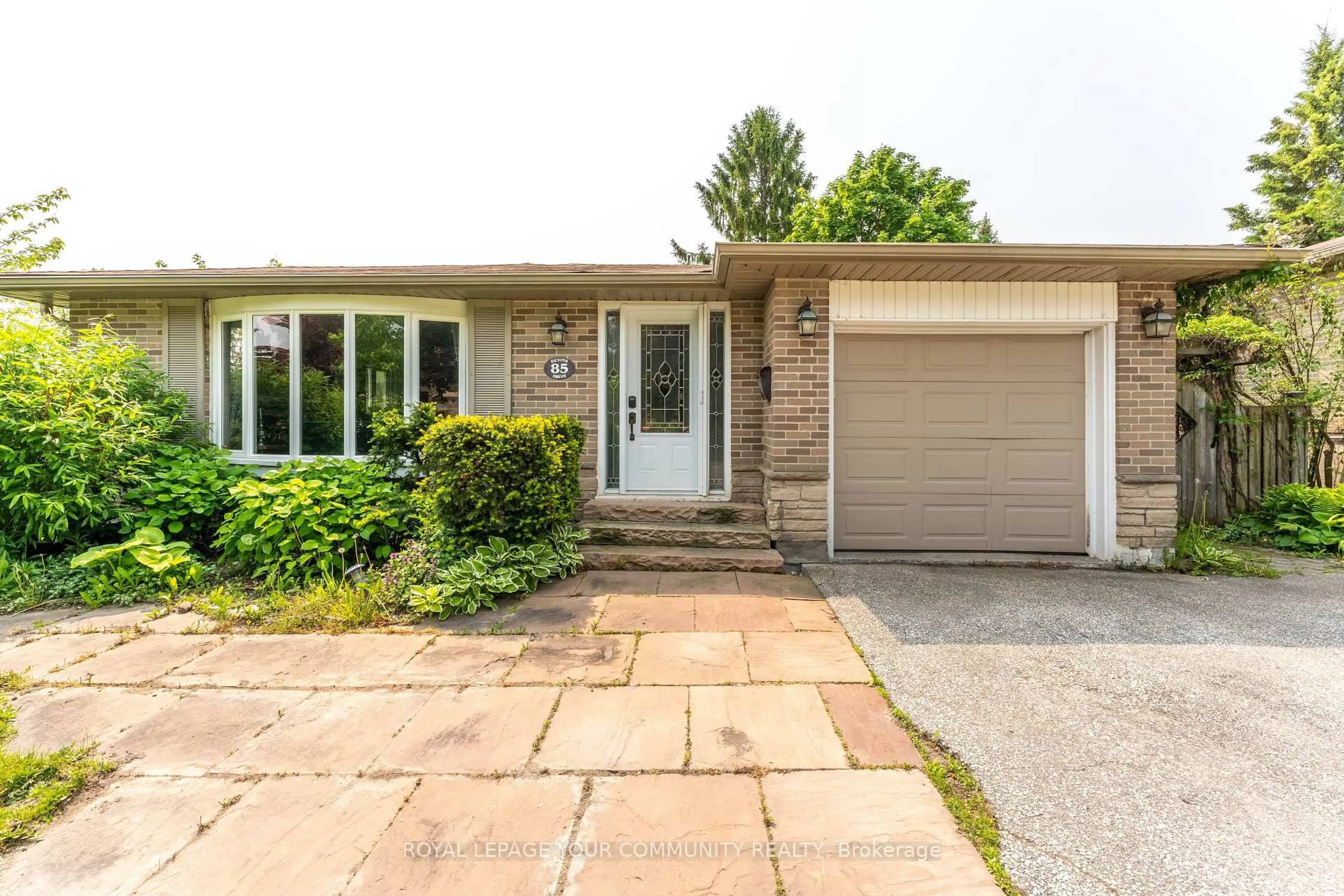 Home with brick exterior material, street for 85 Devins Dr, Aurora Ontario L4G 2Z5